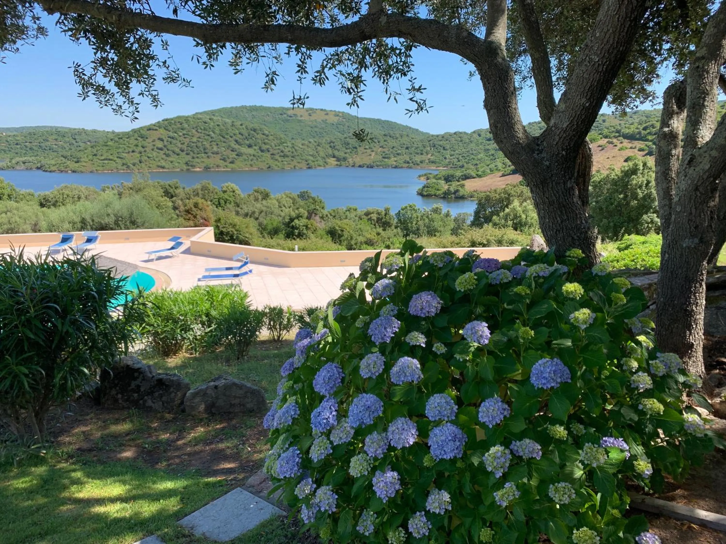 Swimming pool in Hotel Valkarana Country Relais