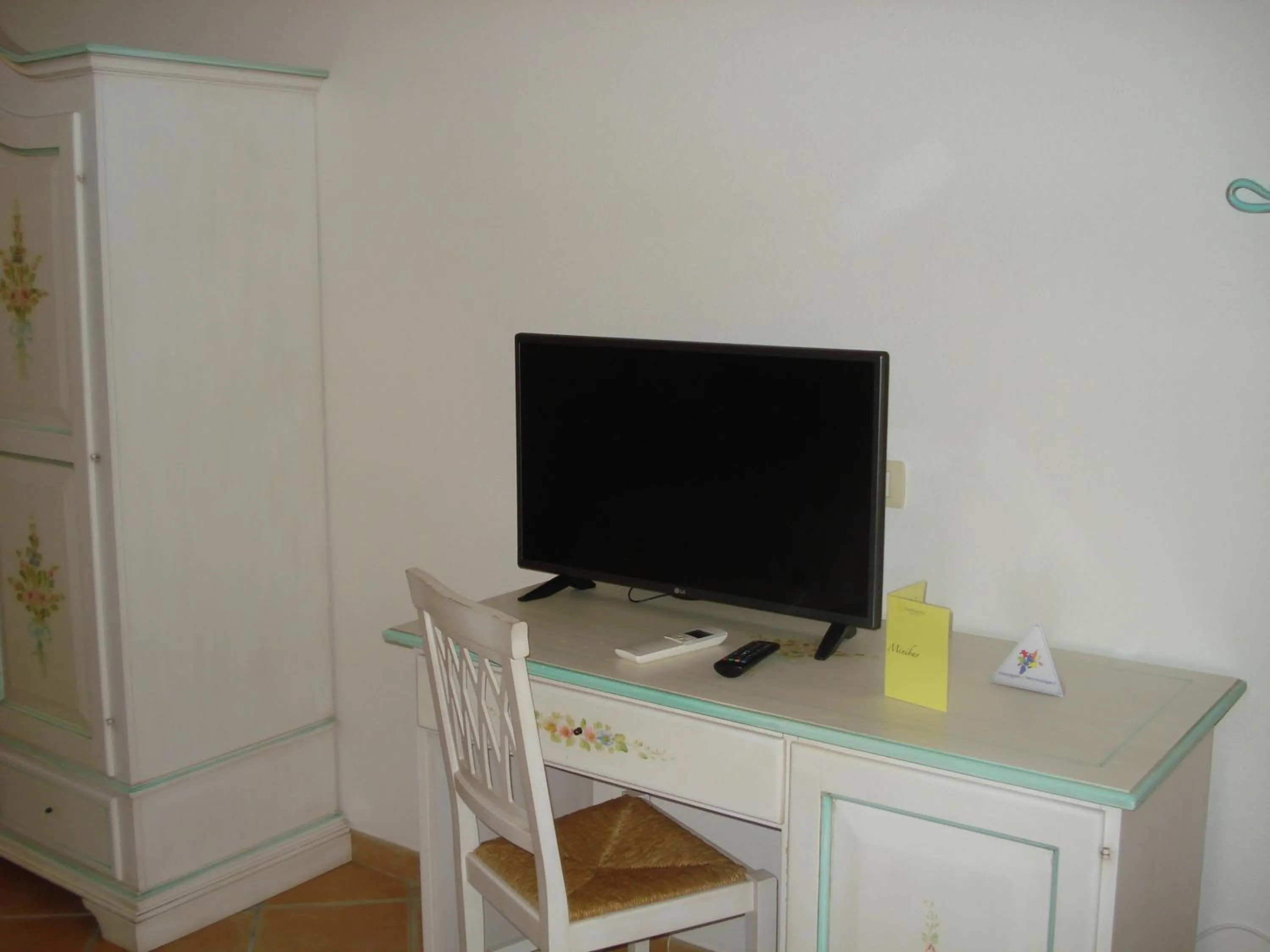 TV and multimedia in Hotel Valkarana Country Relais