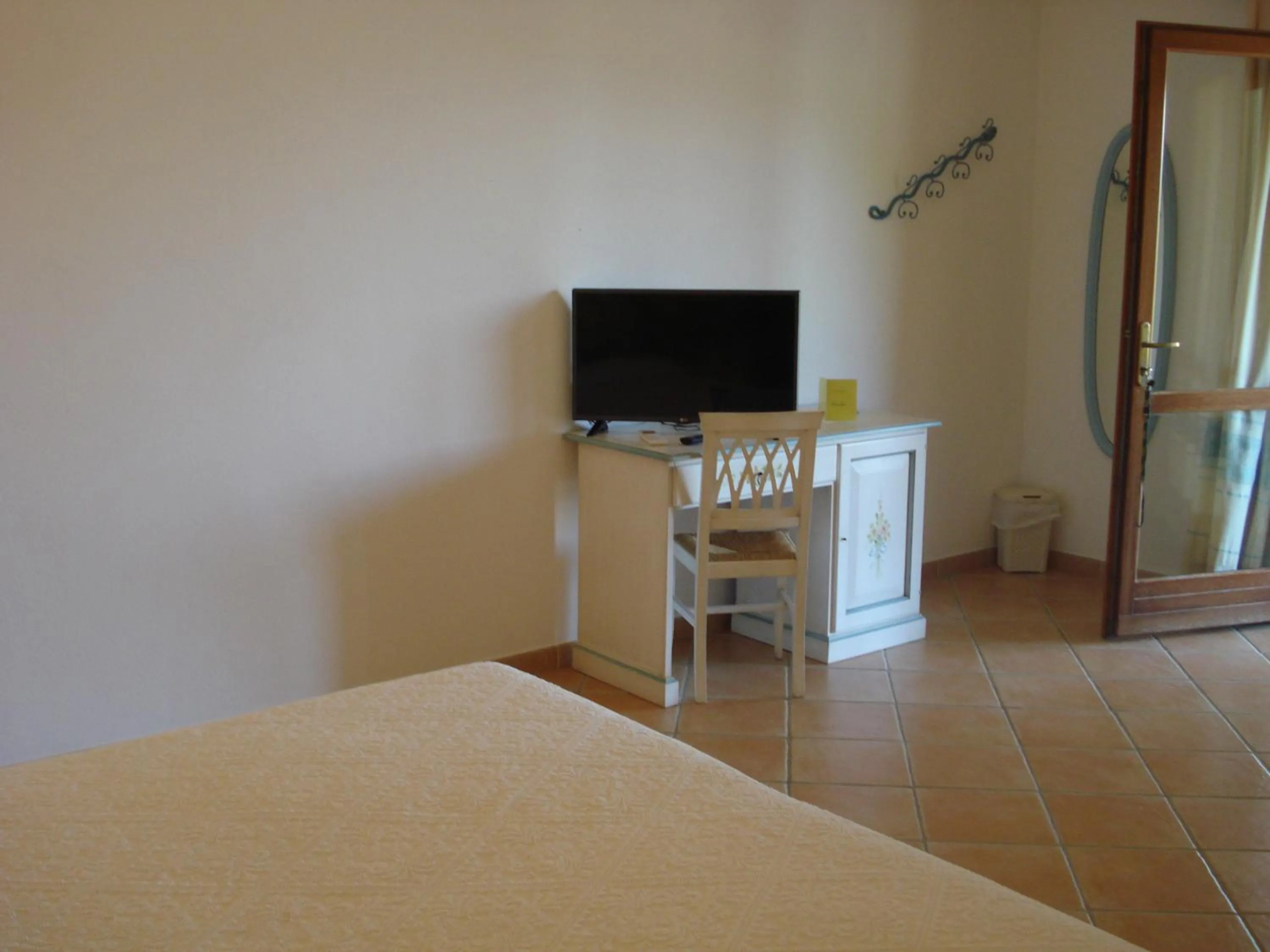 TV and multimedia in Hotel Valkarana Country Relais