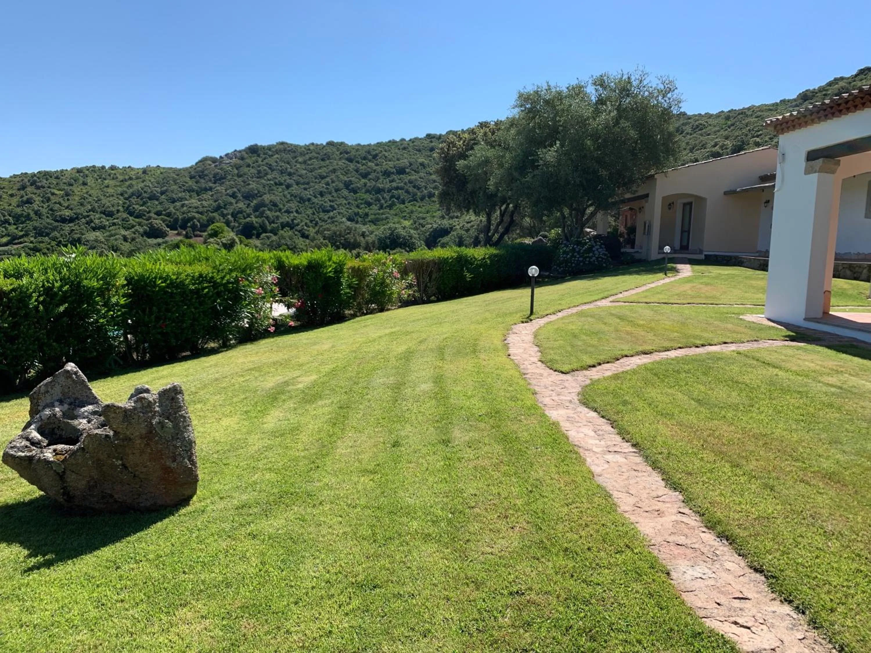 Garden in Hotel Valkarana Country Relais