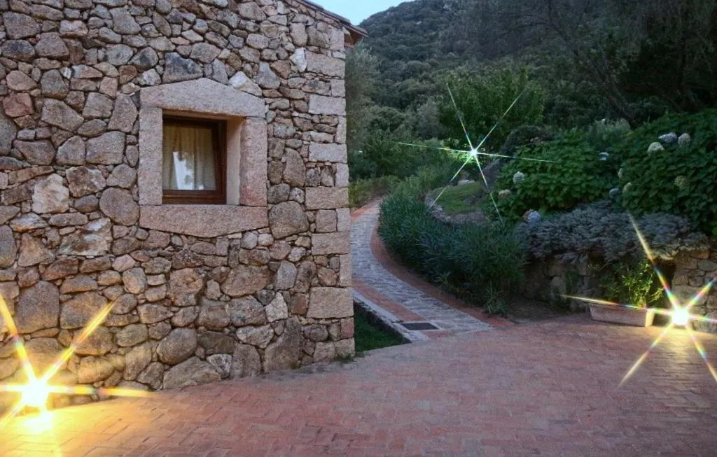 Garden in Hotel Valkarana Country Relais