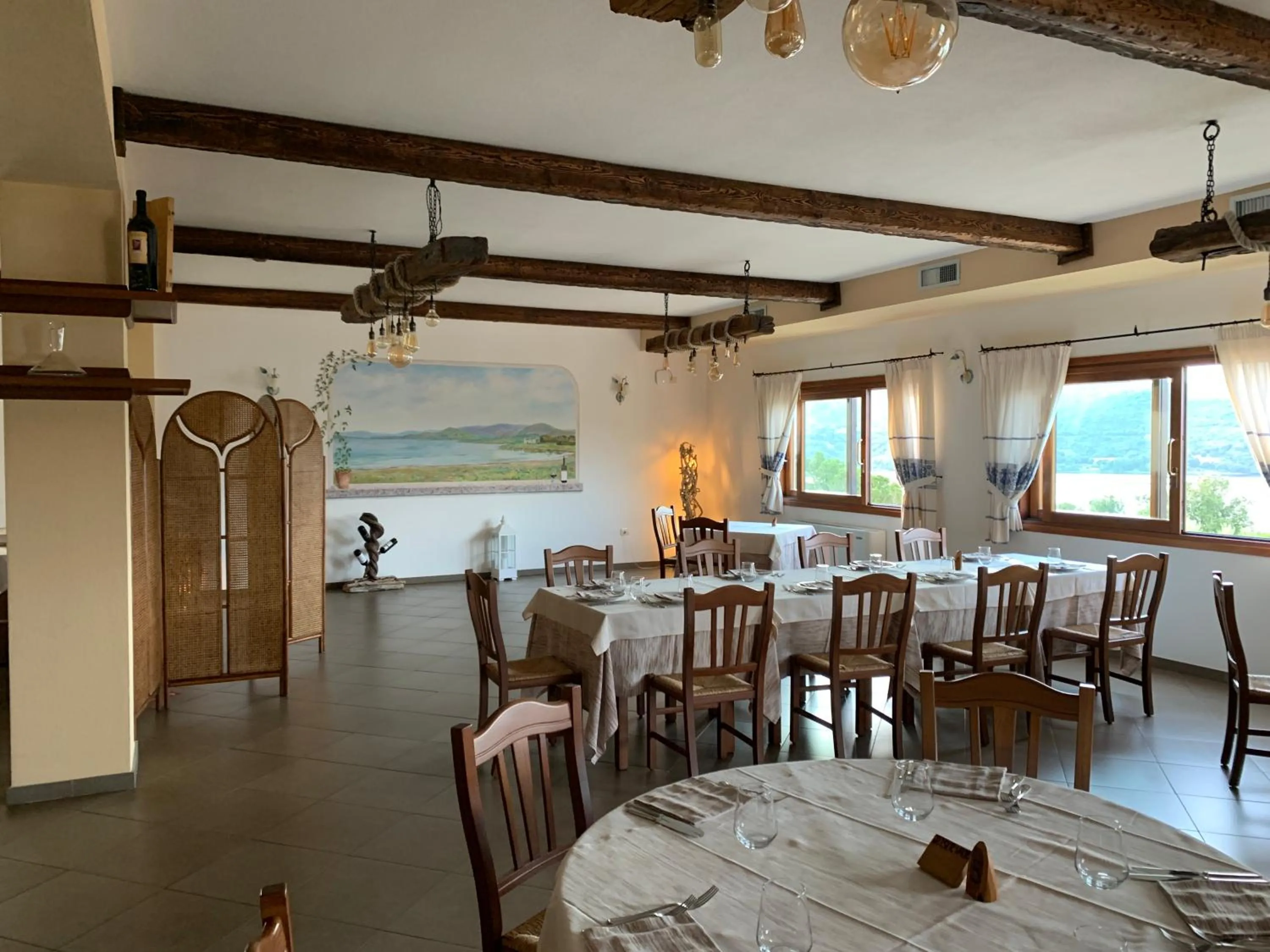 Restaurant/places to eat in Hotel Valkarana Country Relais