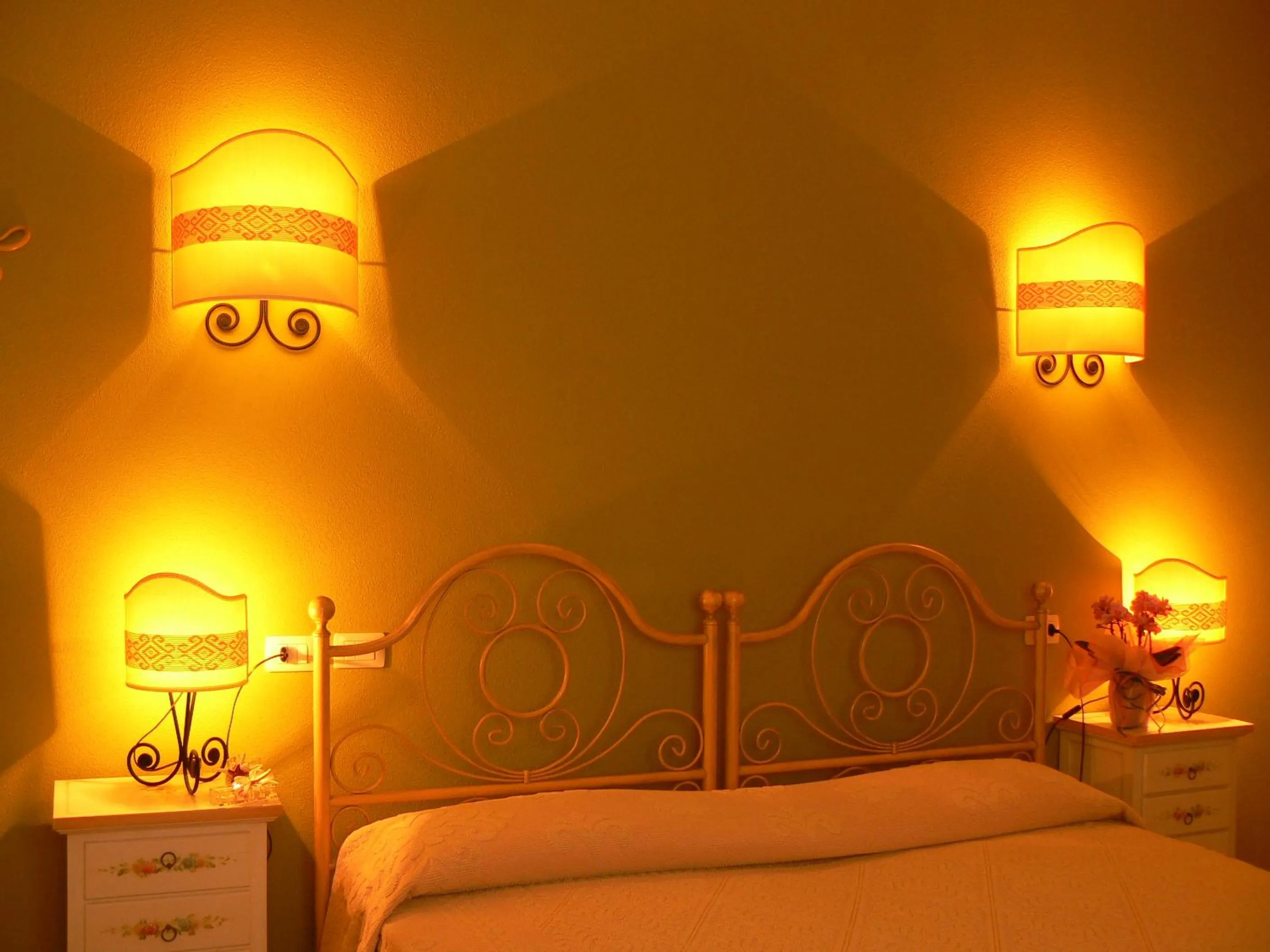 Bedroom in Hotel Valkarana Country Relais