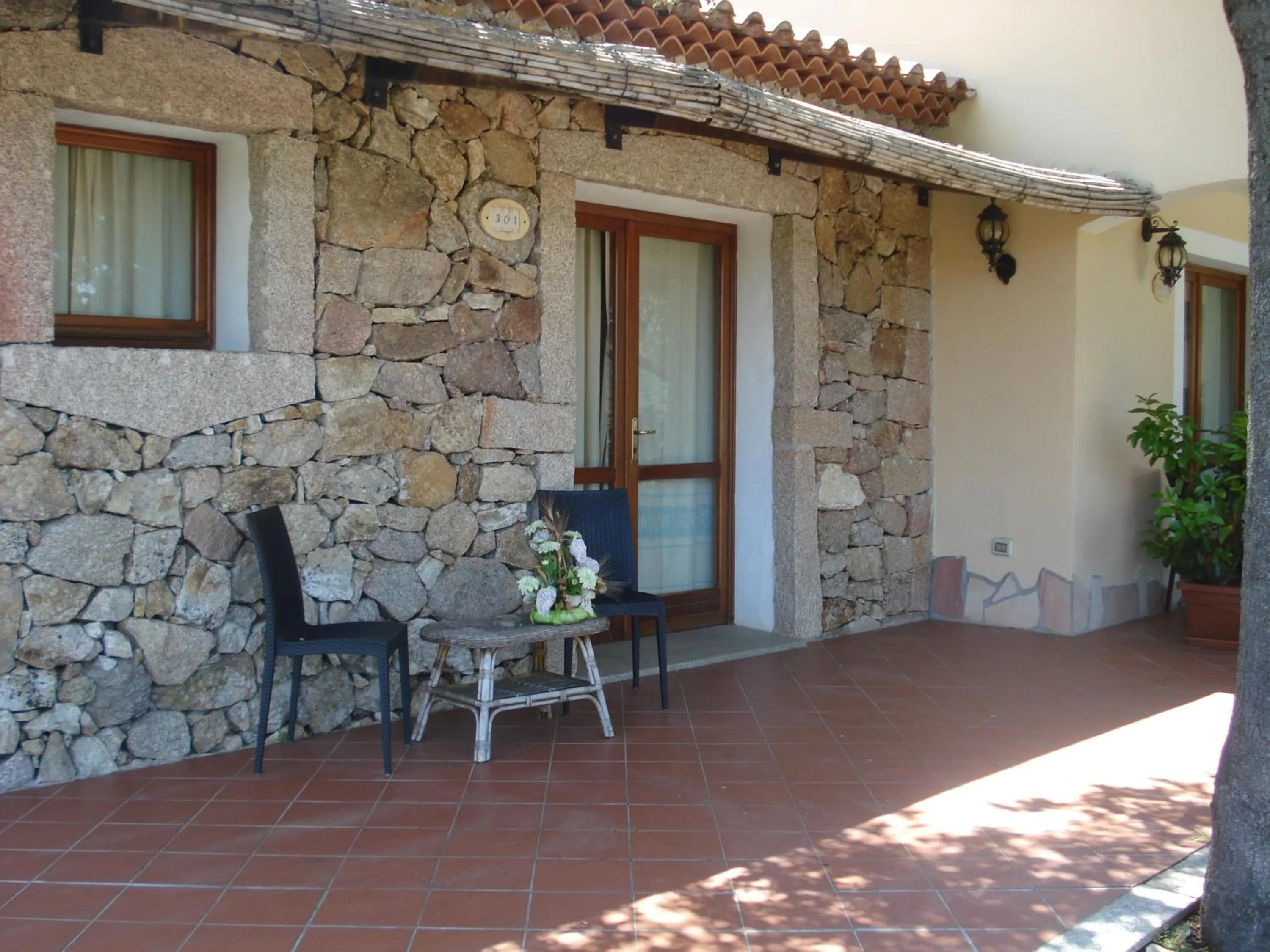 Patio in Hotel Valkarana Country Relais