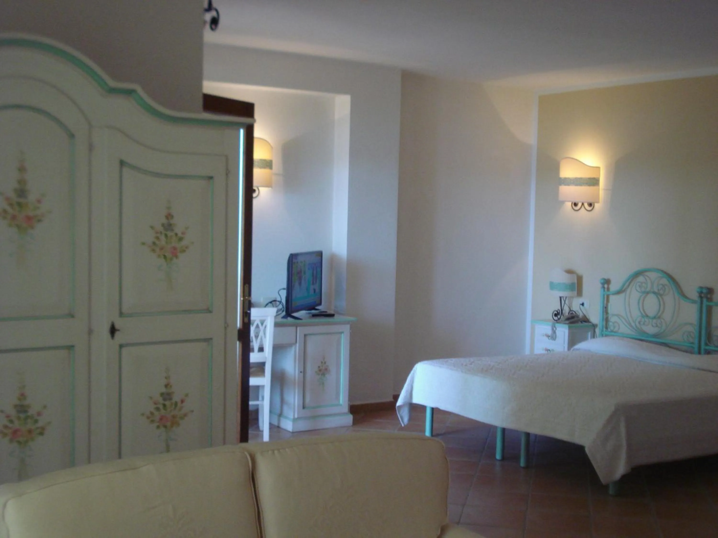 TV and multimedia in Hotel Valkarana Country Relais