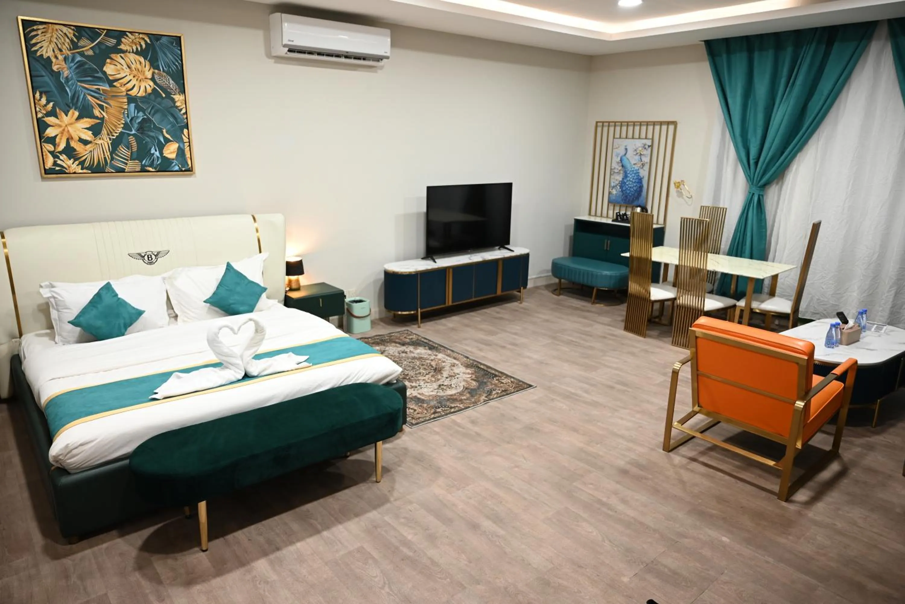 TV and multimedia, Bed in Relax Palace Hotel Apartments