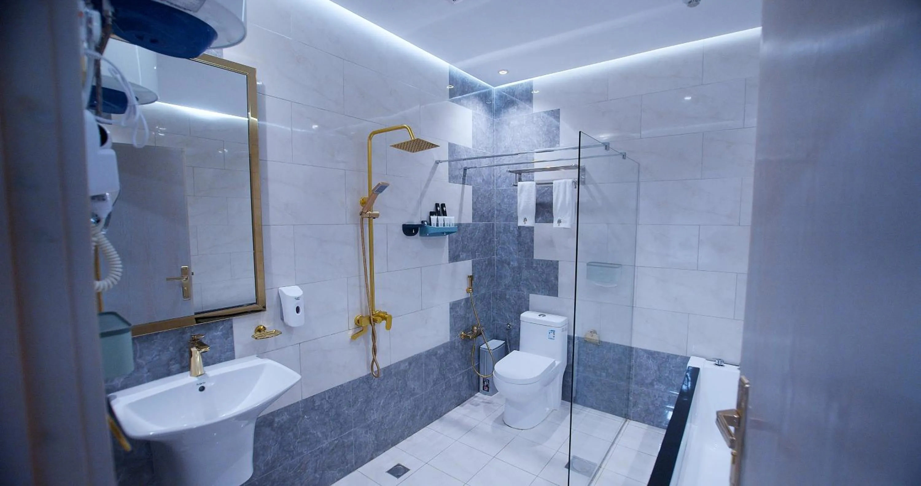 Shower in Relax Palace Hotel Apartments