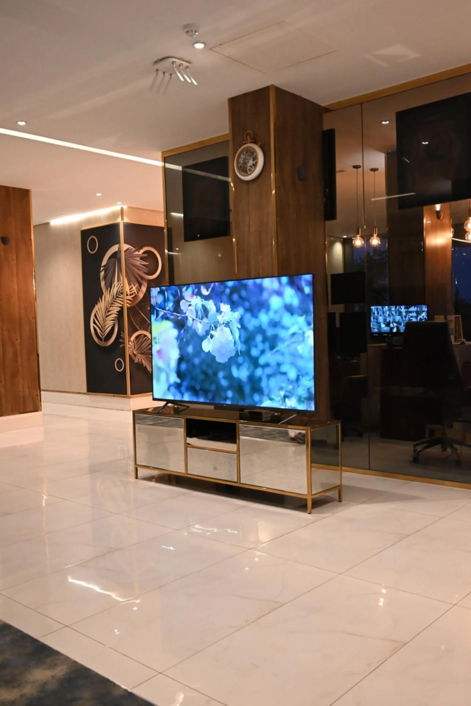 TV and multimedia in Relax Palace Hotel Apartments