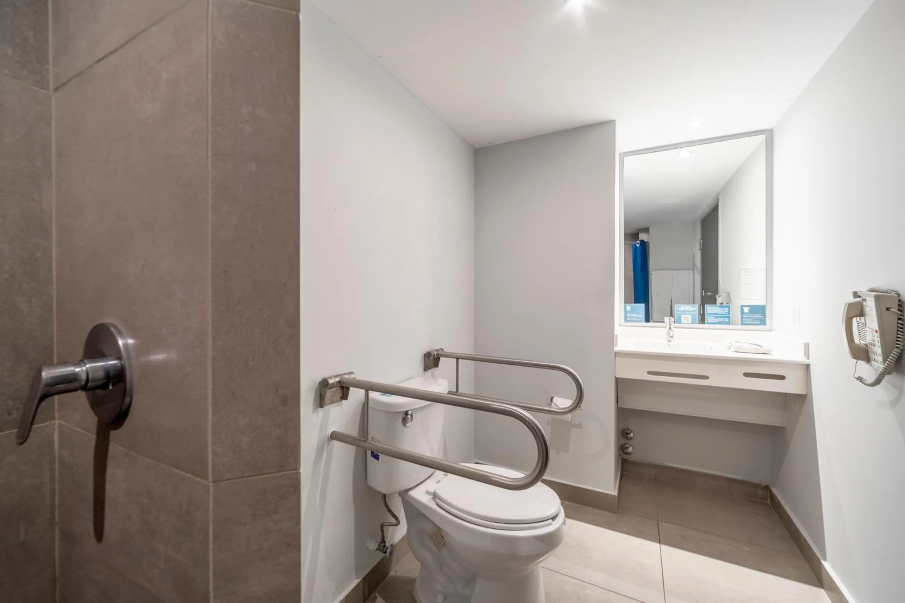 Bathroom in City Express Junior by Marriott Ciudad del Carmen