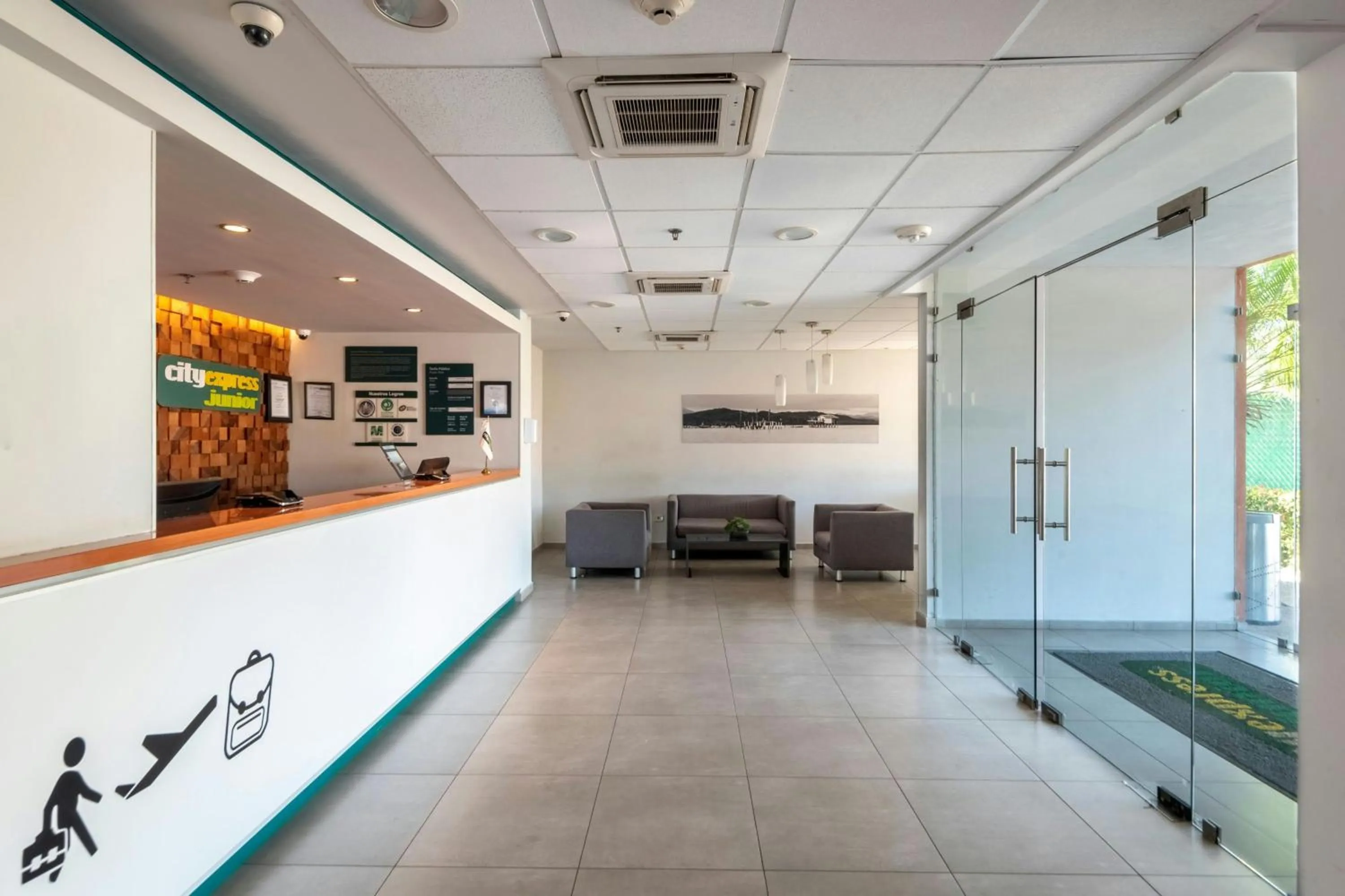 Lobby or reception in City Express Junior by Marriott Ciudad del Carmen
