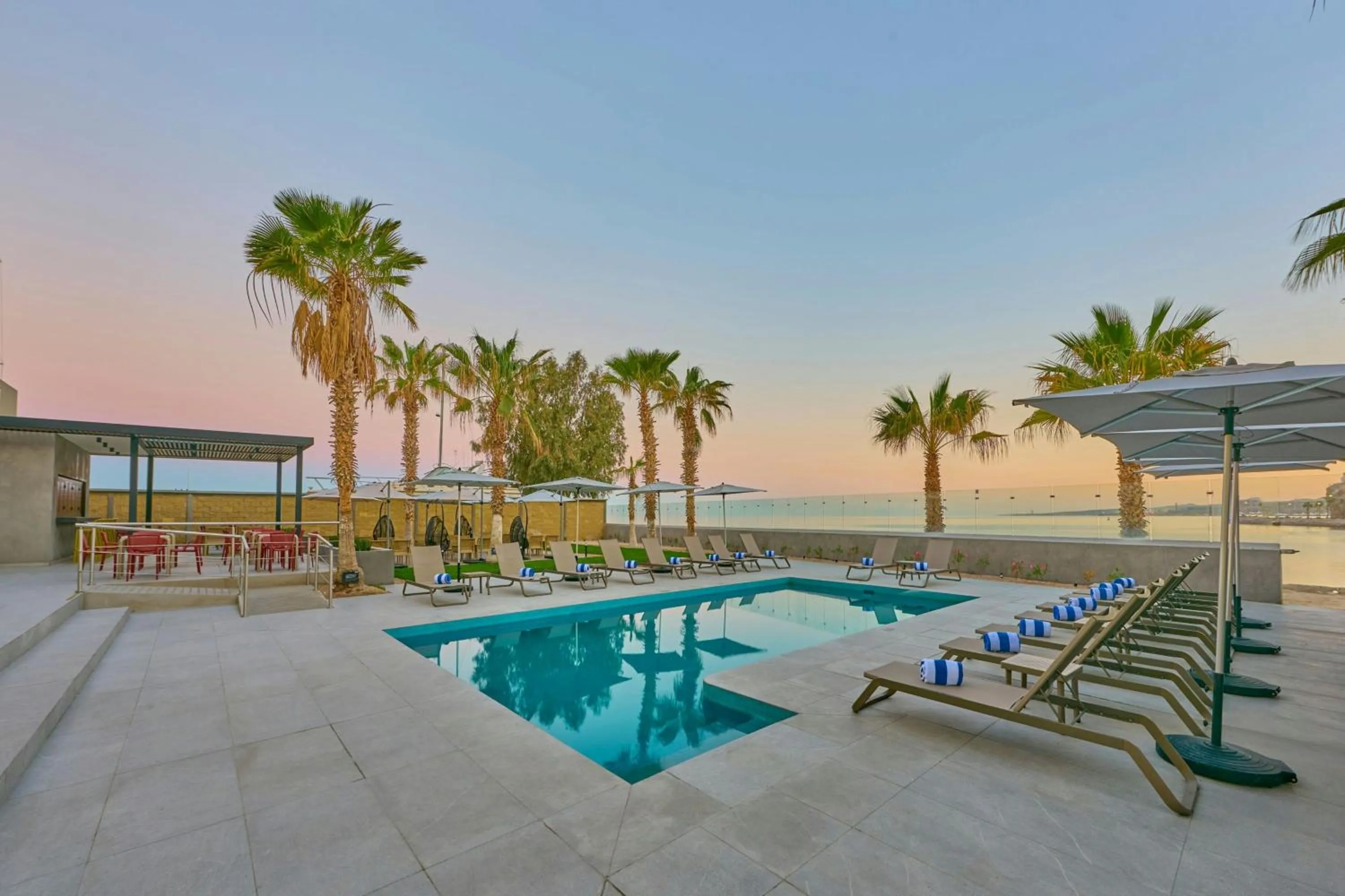 Swimming pool in City Express by Marriott La Paz