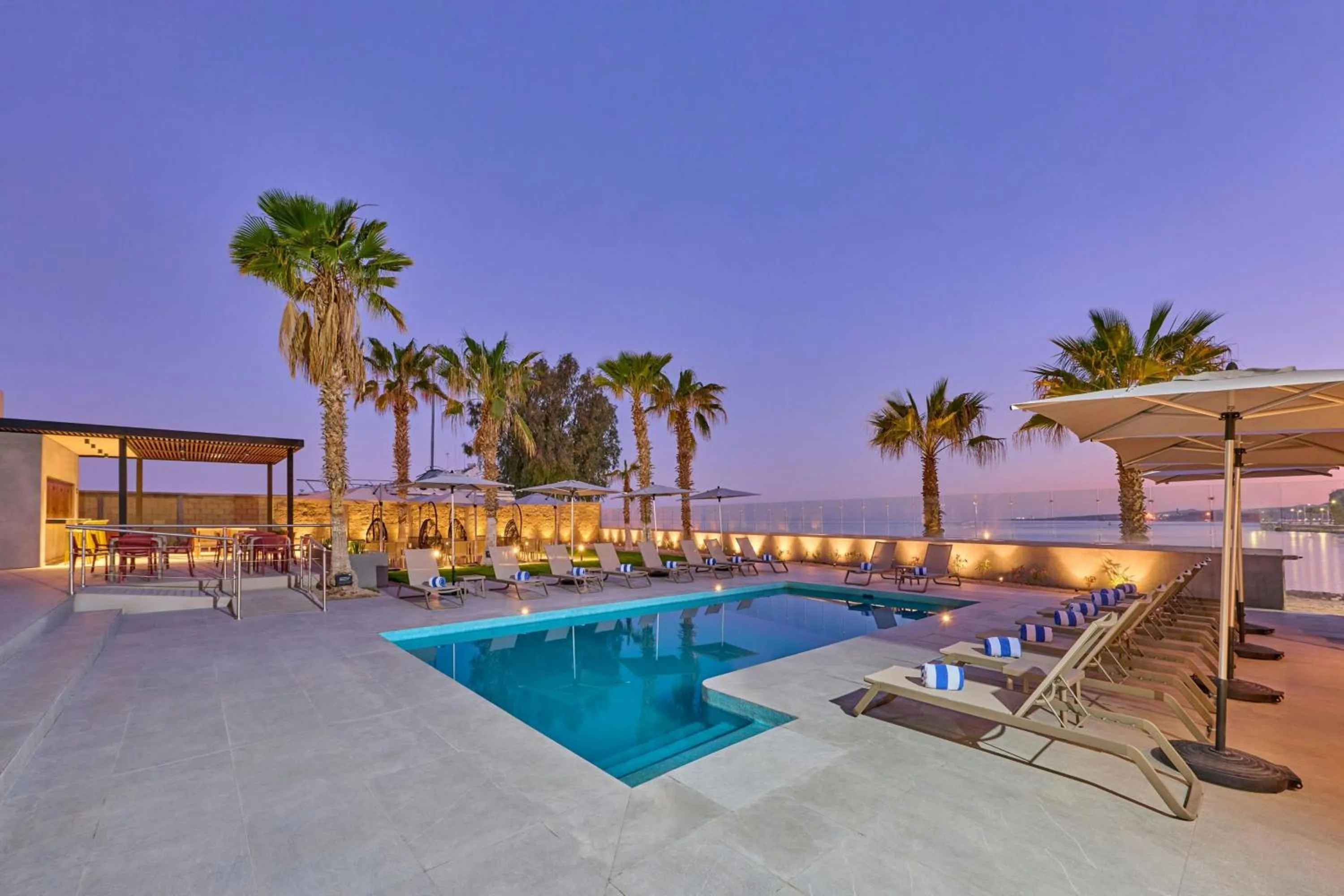 Swimming pool in City Express by Marriott La Paz