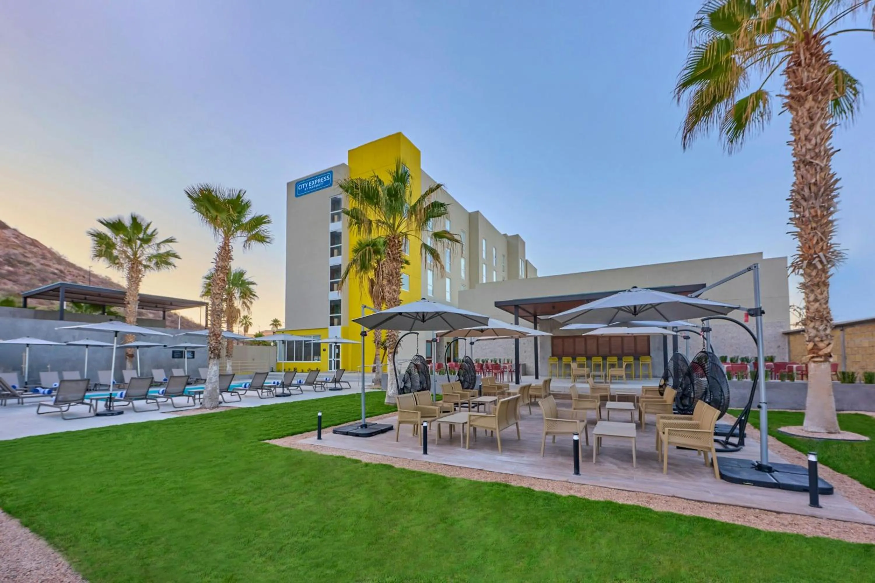 Swimming pool in City Express by Marriott La Paz