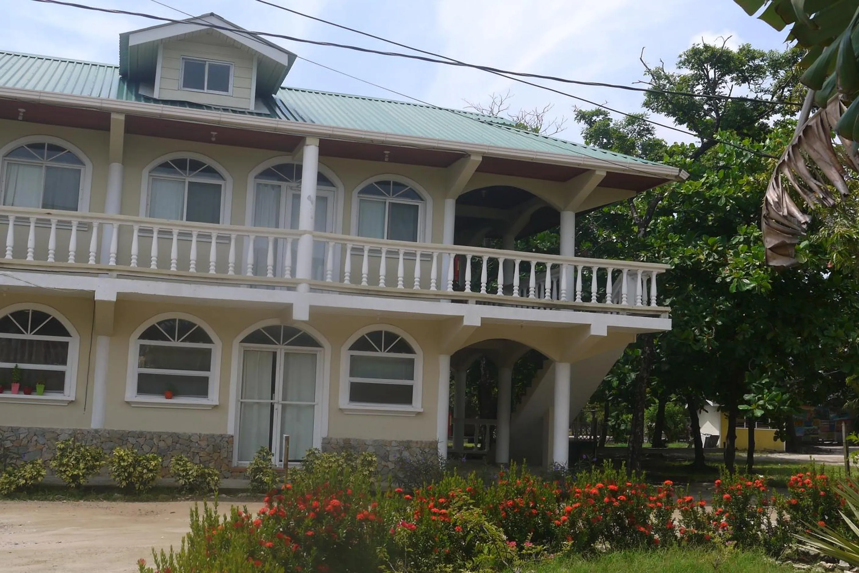Area and facilities in Fosters West Bay Resort
