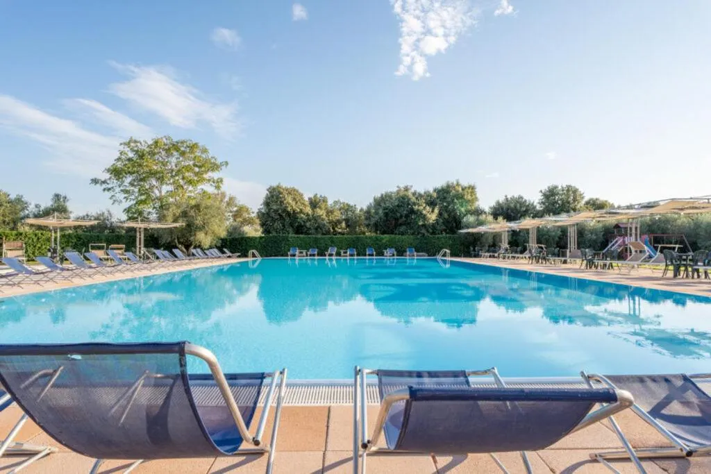 Swimming pool in Hotel Borgo degli Olivi