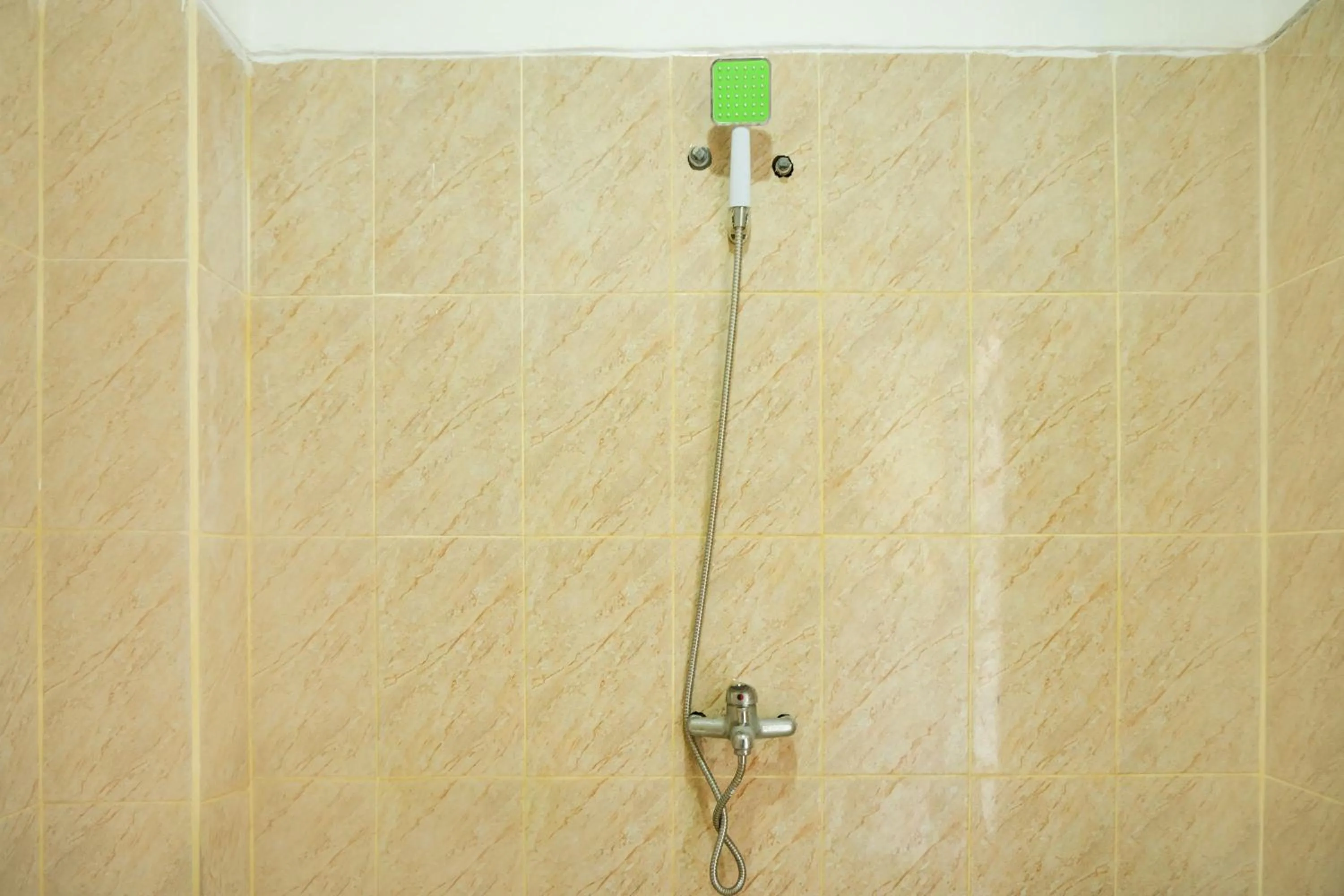 Bathroom in Hotel O Teluk Betung Near Water Park Lembah Hijau Formerly Kanajiwa Guesthouse 1