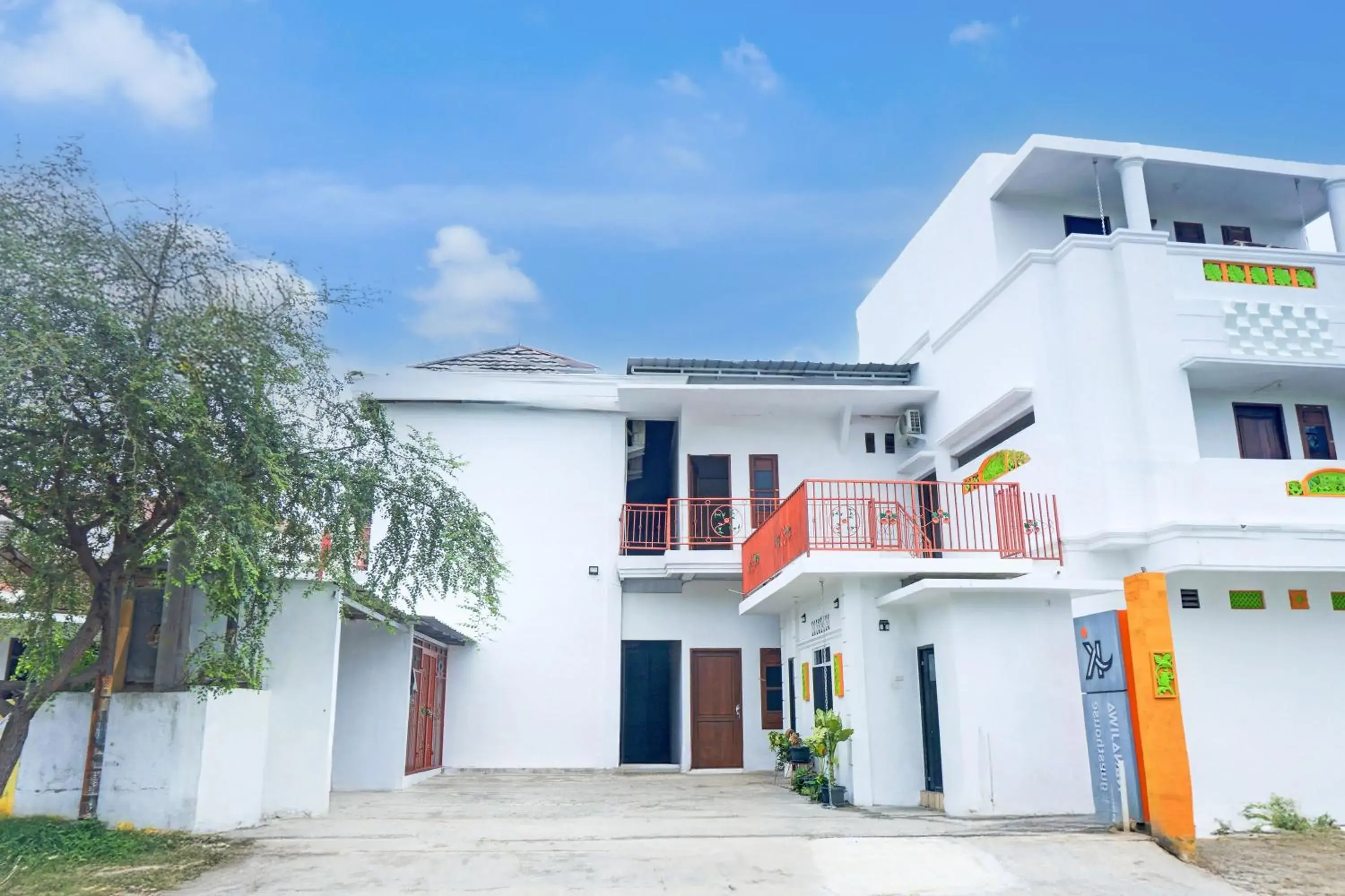 Facade/entrance in Hotel O Teluk Betung Near Water Park Lembah Hijau Formerly Kanajiwa Guesthouse 1 Facade/entrance in Hotel O Teluk Betung Near Water Park Lembah Hijau Formerly Kanajiwa Guesthouse 1