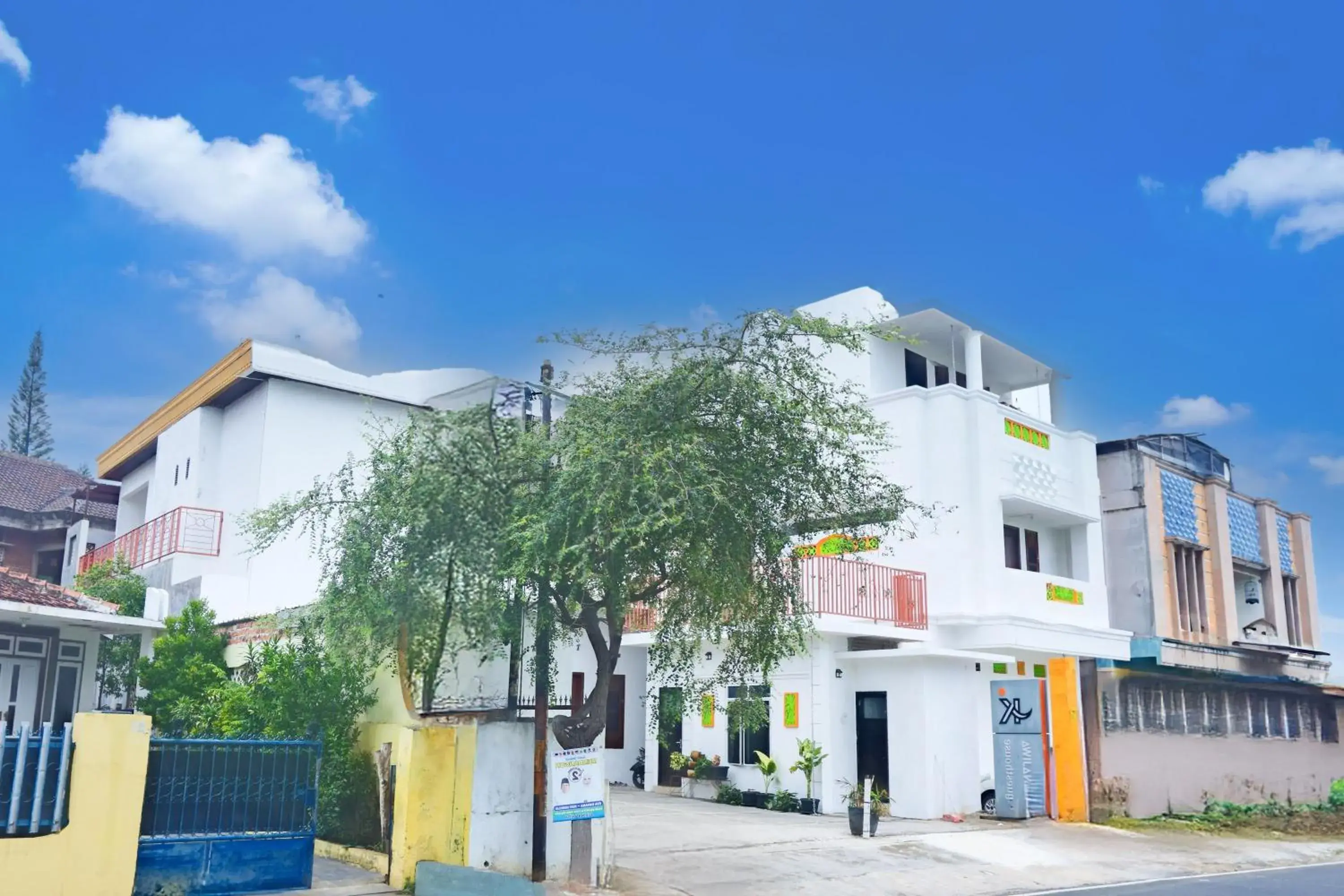Facade/entrance in Hotel O Teluk Betung Near Water Park Lembah Hijau Formerly Kanajiwa Guesthouse 1 Facade/entrance in Hotel O Teluk Betung Near Water Park Lembah Hijau Formerly Kanajiwa Guesthouse 1