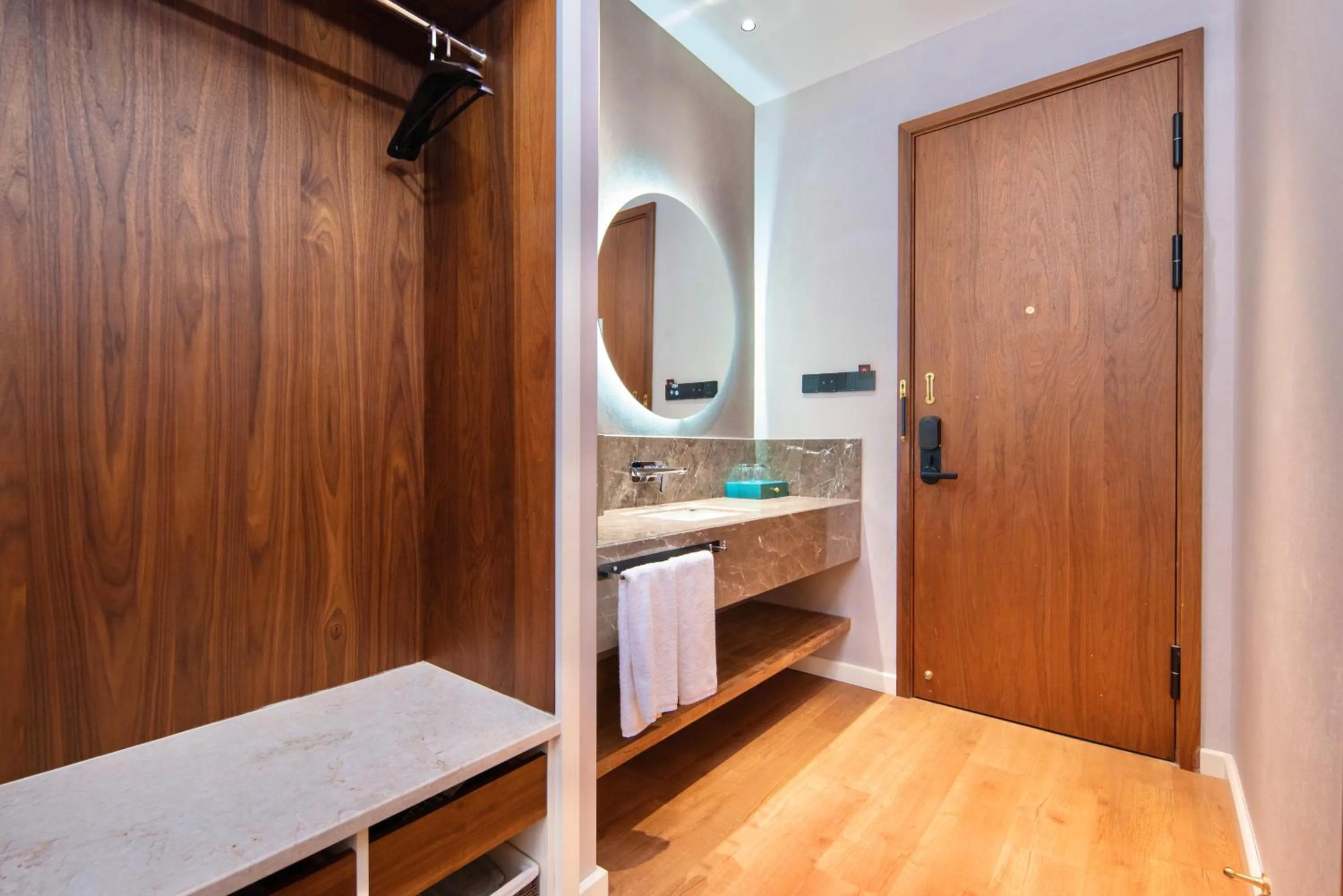 Photo of the whole room in SSAW Hotel in Lijiang Ancient Town-Offers special clothing fittings and photo sessions - Provides travel arrangements - Includes extra bed service