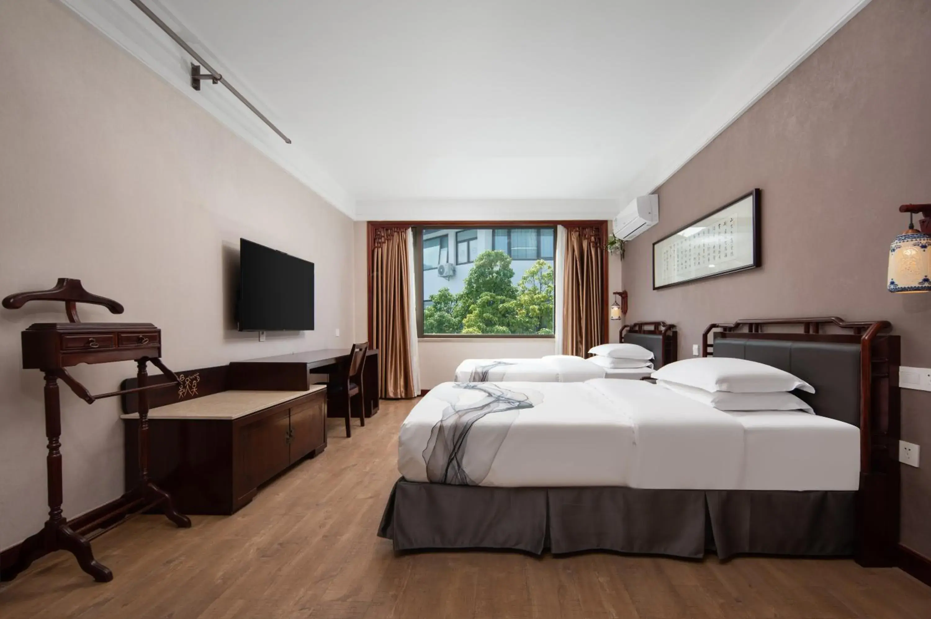 Standard Twin Room - single occupancy in SSAW Hotel in Lijiang Ancient Town-Offers special clothing fittings and photo sessions - Provides travel arrangements - Includes extra bed service Standard Twin Room - single occupancy in SSAW Hotel in Lijiang Ancient Town-Offers special clothing fittings and photo sessions - Provides travel arrangements - Includes extra bed service