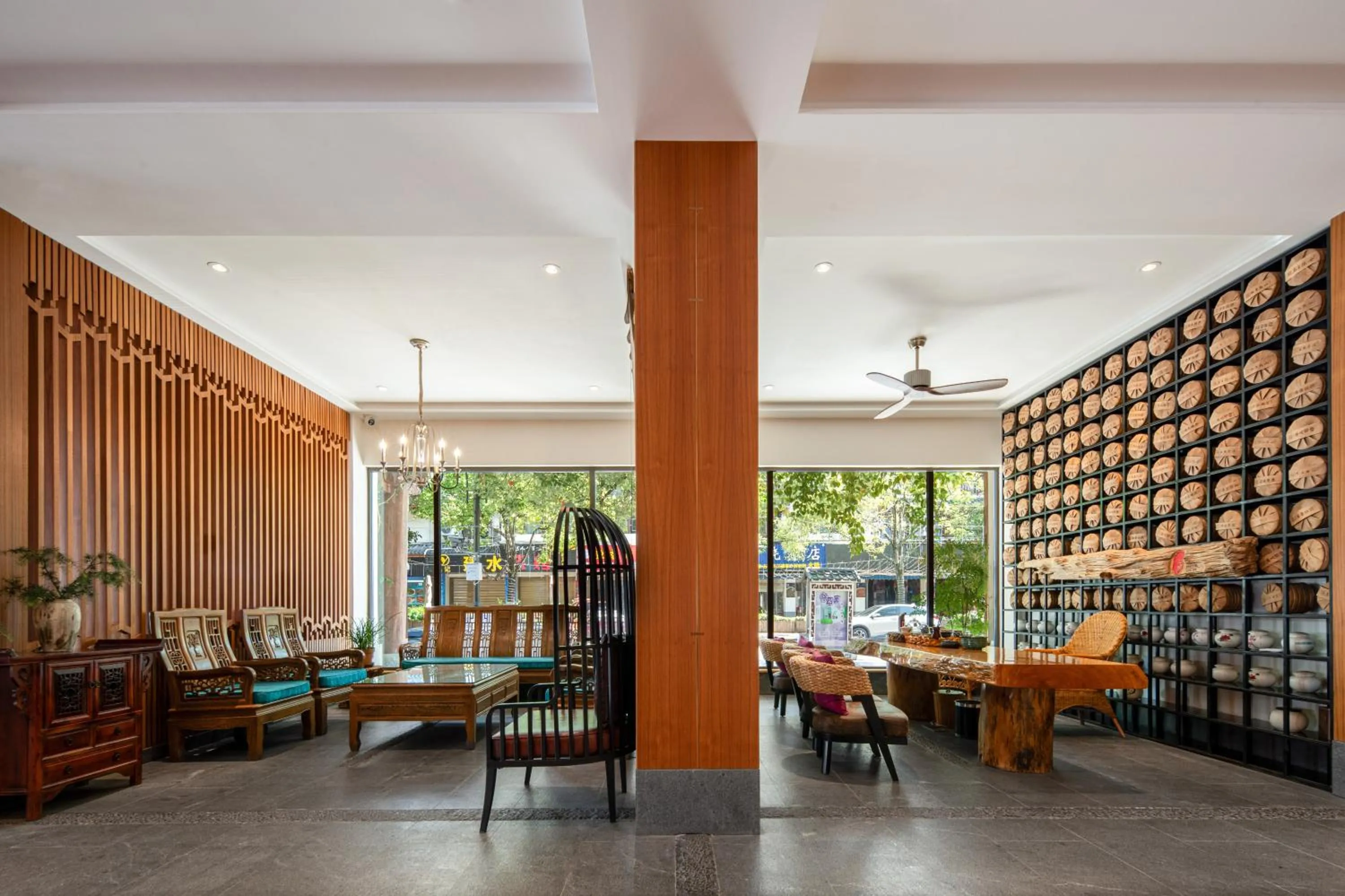 Seating area in Huama SSAW Hotel Lijiang