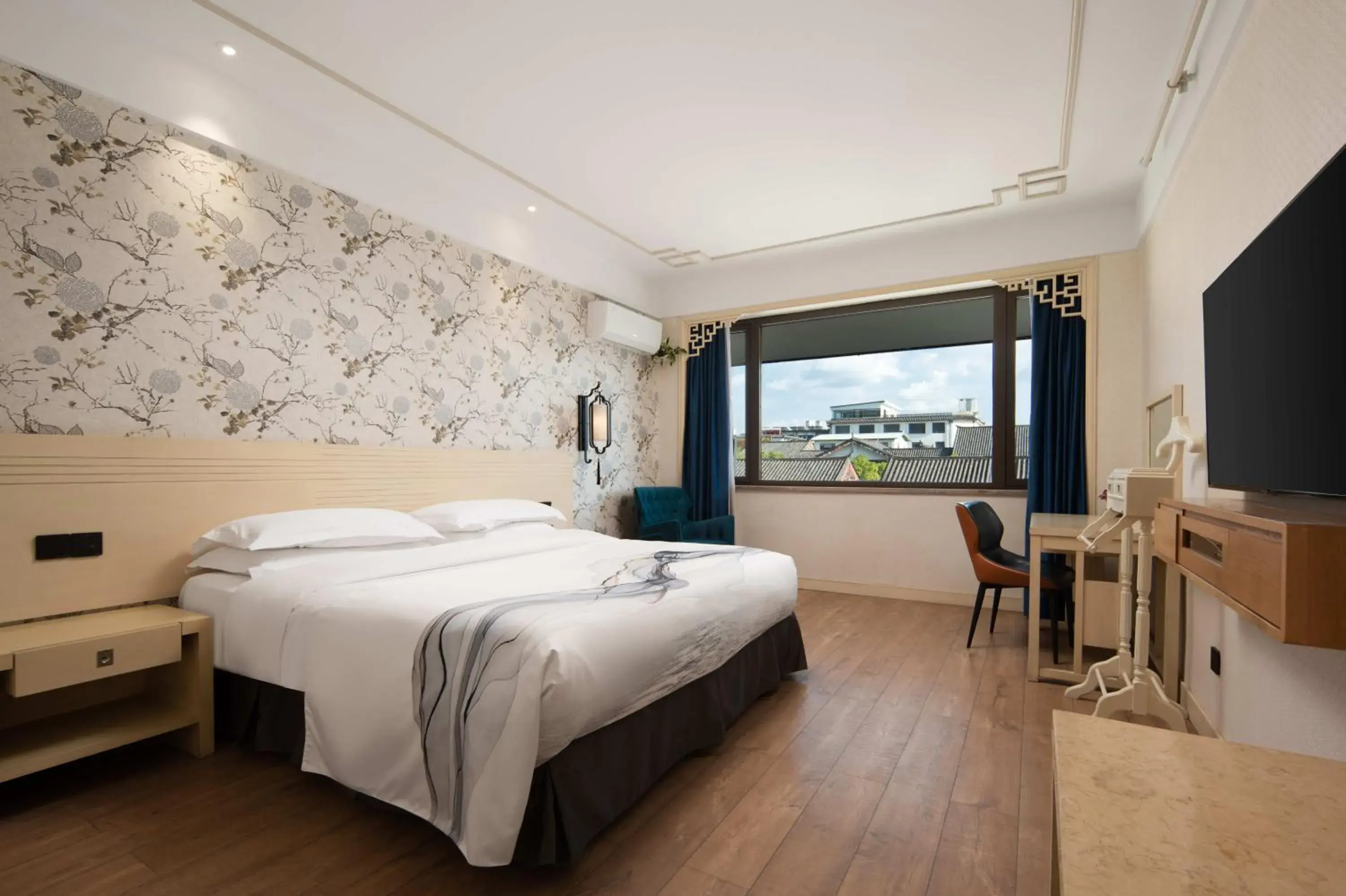 Photo of the whole room, Bed in SSAW Huama Garden Hotel - Snow Mountain View & Lijiang Old Town Area Photo of the whole room, Bed in SSAW Huama Garden Hotel - Snow Mountain View & Lijiang Old Town Area