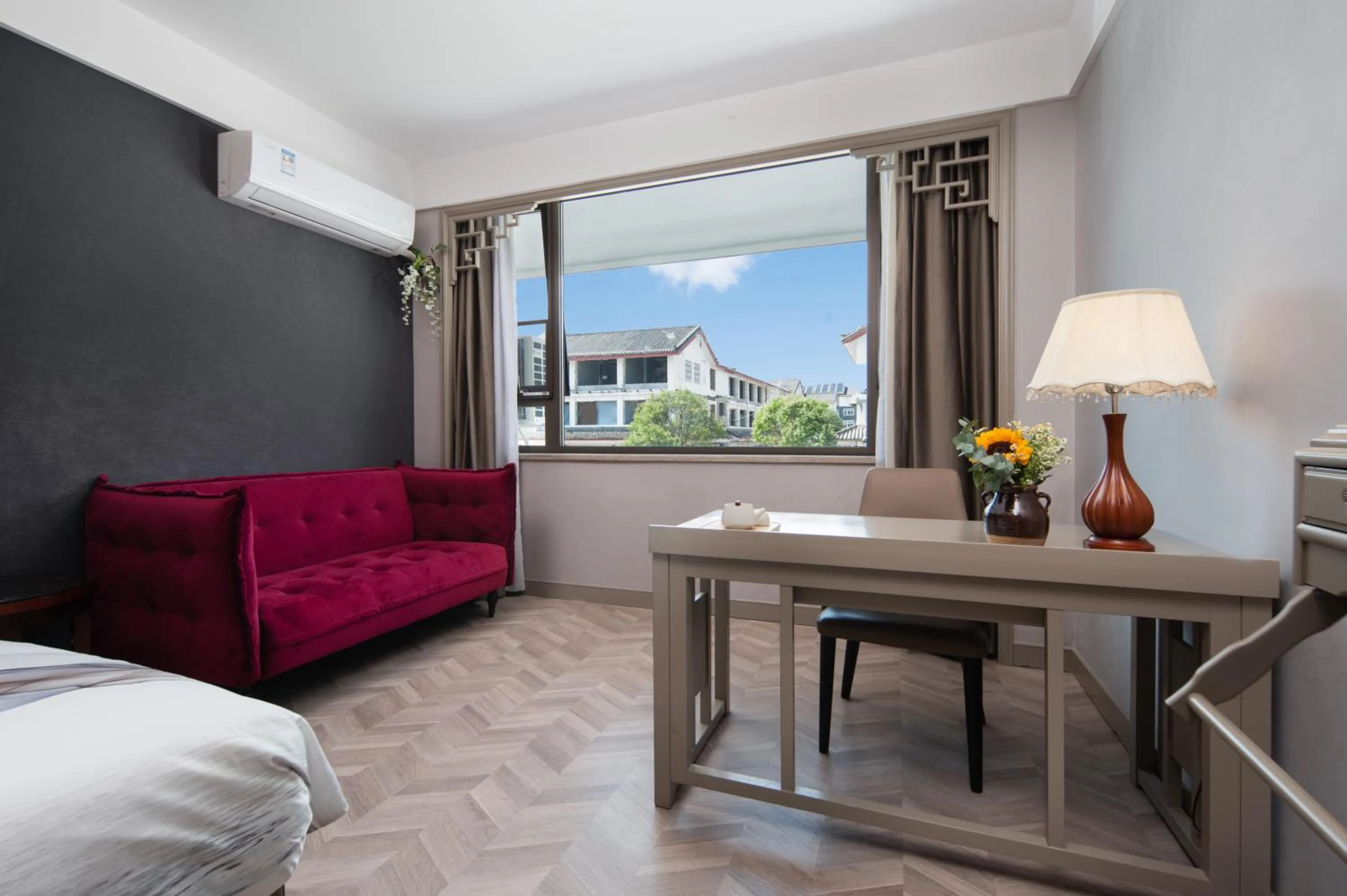 Seating area in Huama SSAW Hotel Lijiang