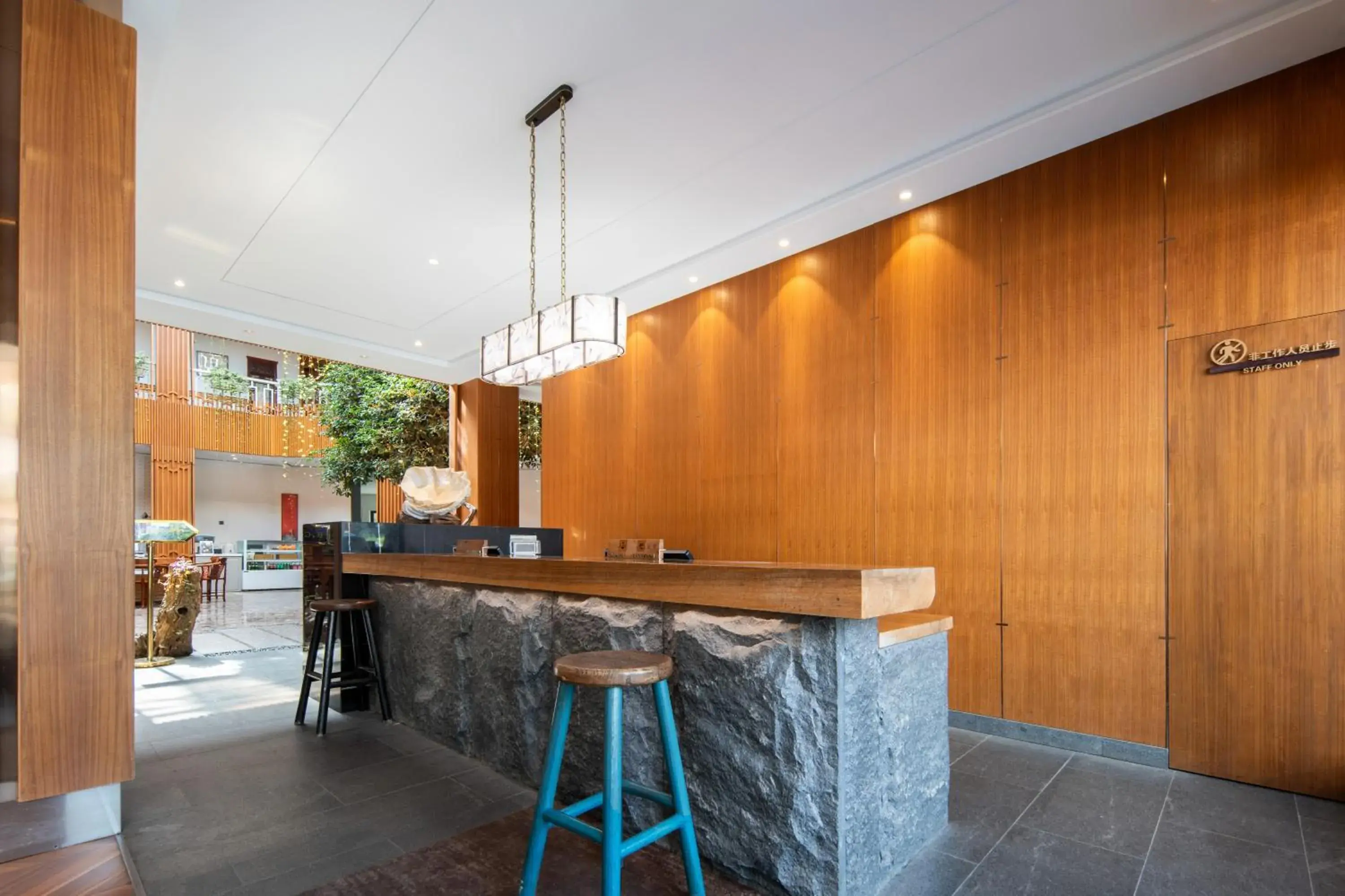 Lobby or reception in Huama SSAW Hotel Lijiang Lobby or reception in Huama SSAW Hotel Lijiang