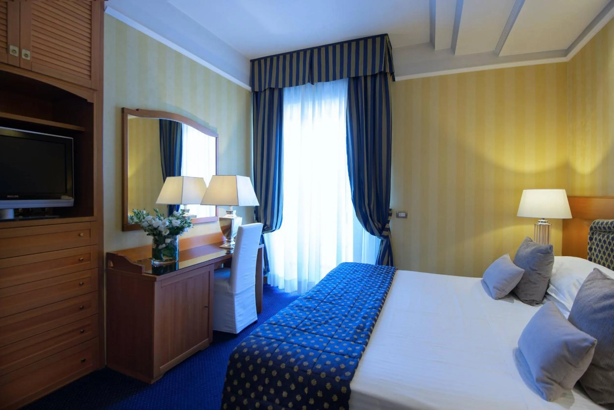 Bedroom, Bed in Hotel Lungomare