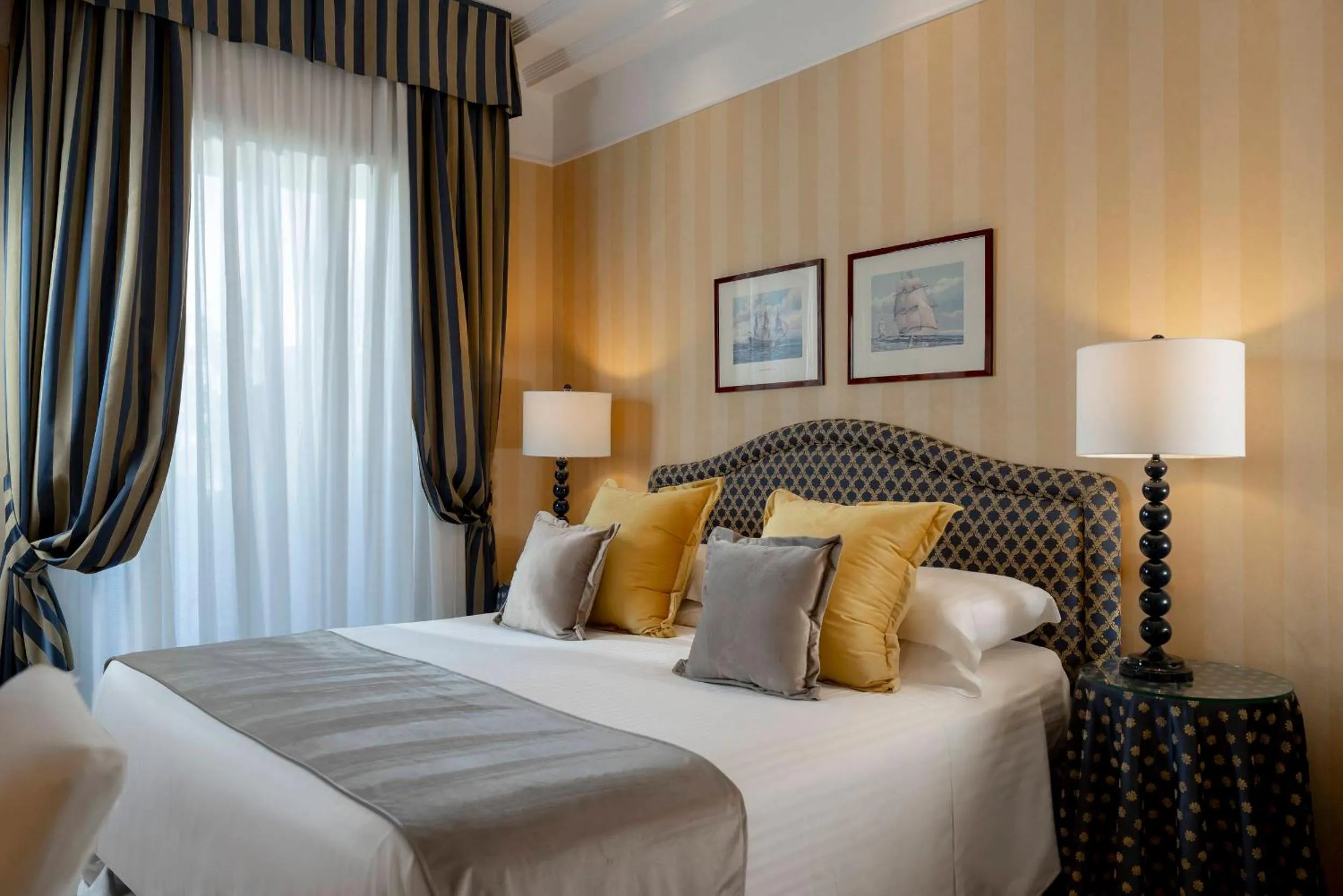 Bedroom, Bed in Hotel Lungomare