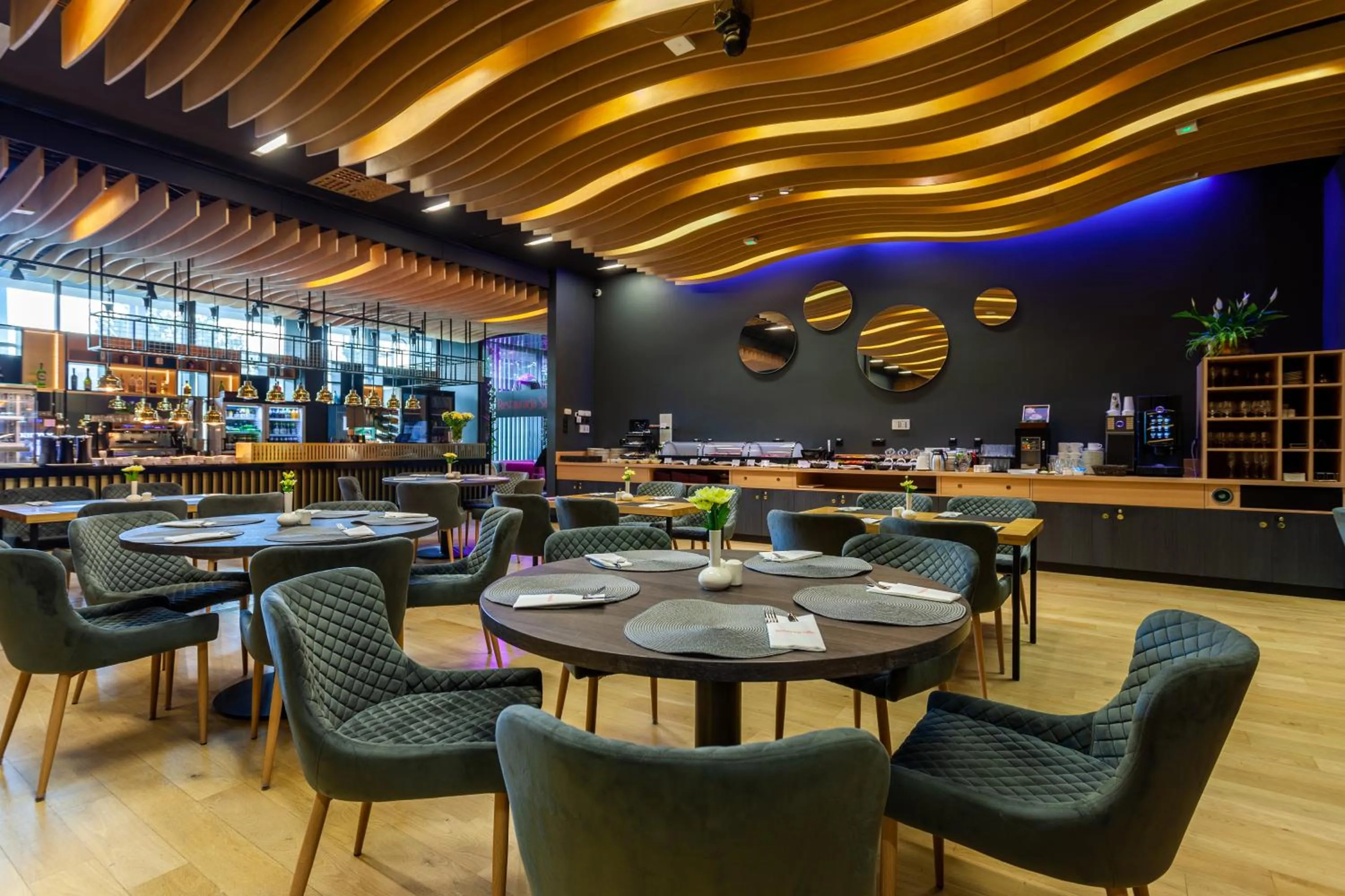 Restaurant/places to eat in Hotel Sante