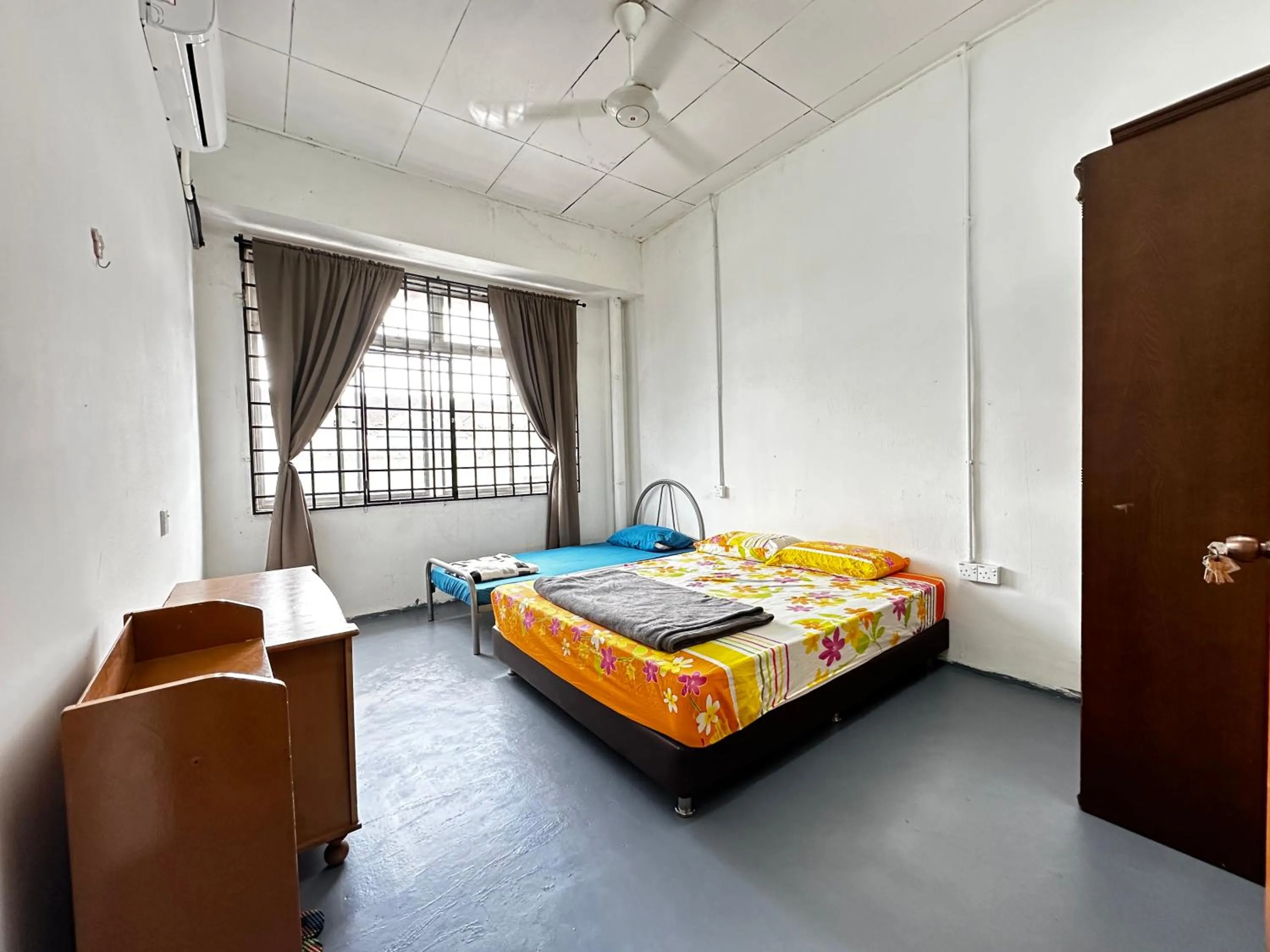 Photo of the whole room, Bed in Jiaxin Dormitory - Puteri Wangsa 家馨旅舍