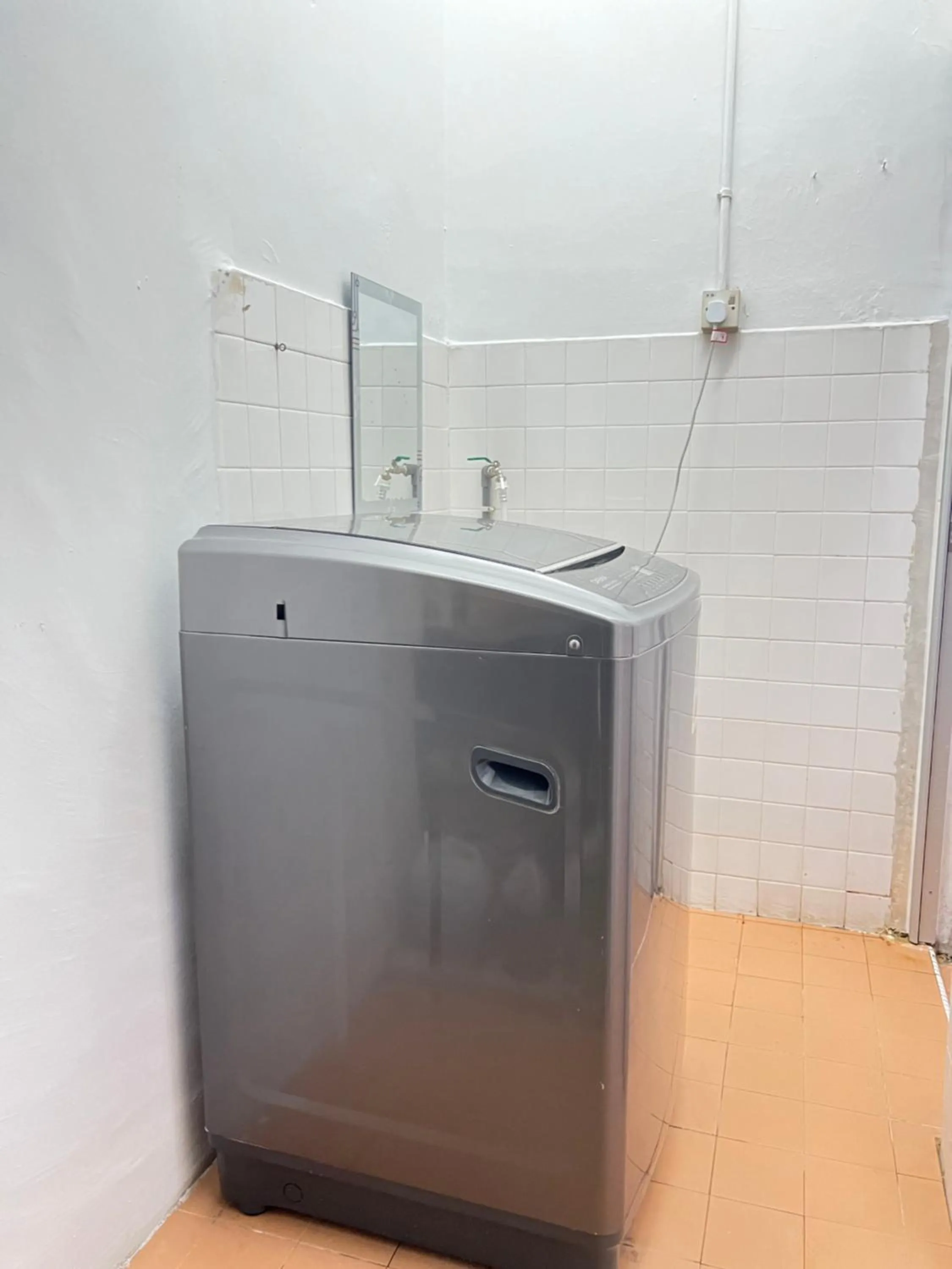 washing machine in Jiaxin Dormitory - Puteri Wangsa 家馨旅舍