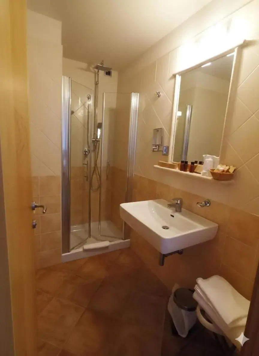 Double or Twin Room with Garden View in Hotel Villa Gustui Maris Double or Twin Room with Garden View in Hotel Villa Gustui Maris