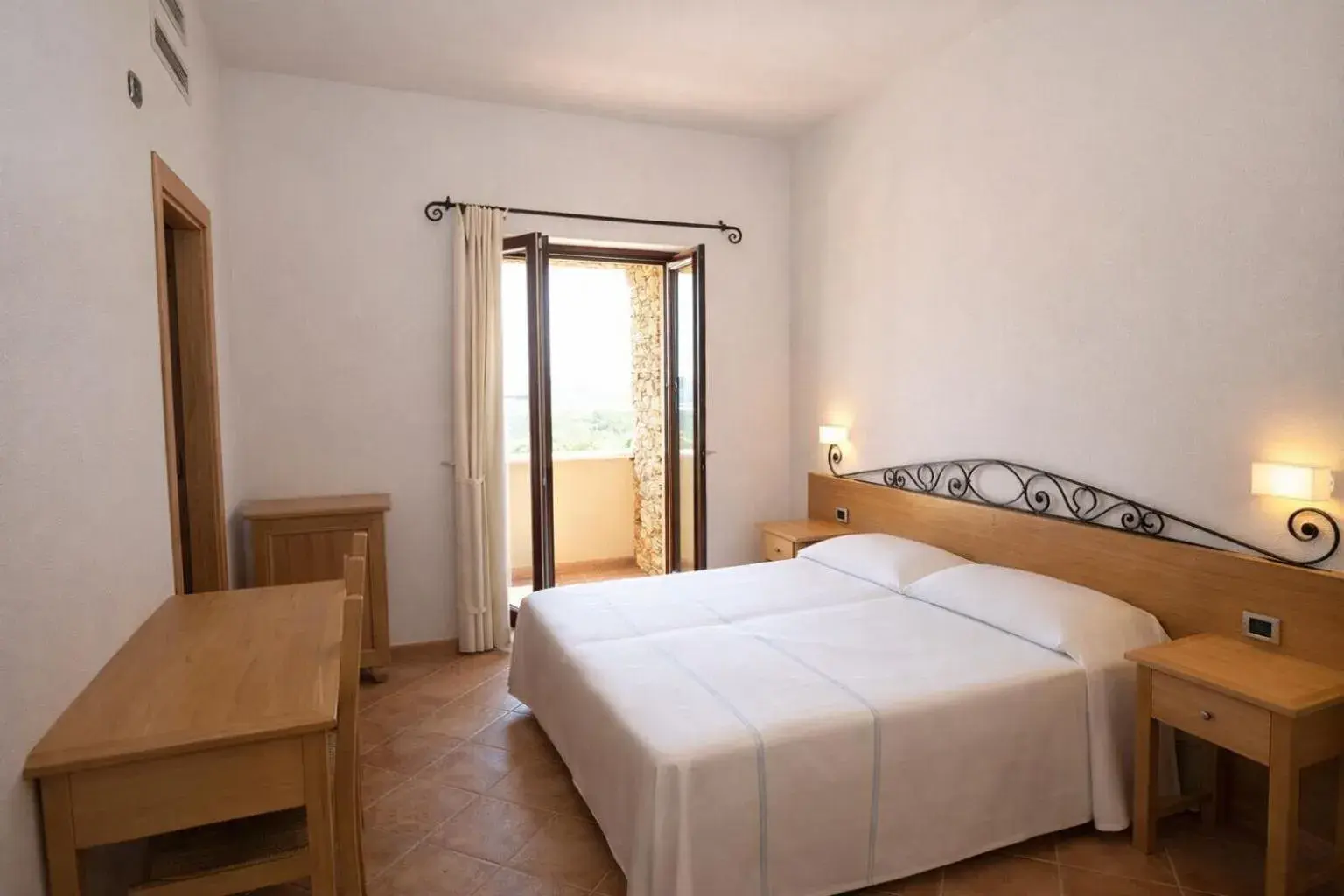 Superior Triple Room with Sea View in Hotel Villa Gustui Maris Superior Triple Room with Sea View in Hotel Villa Gustui Maris