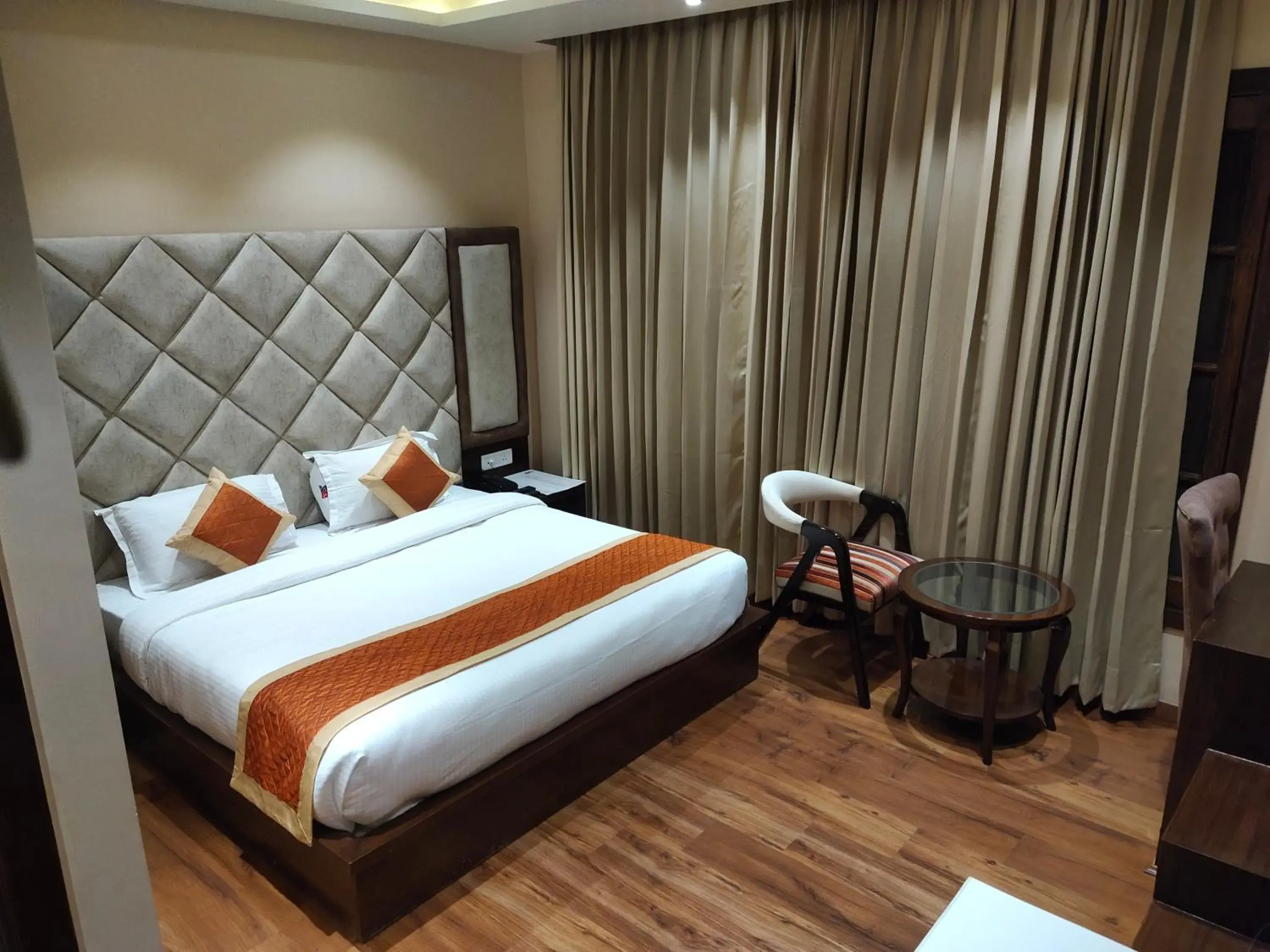 Bedroom, Bed in Mastiff Hotel, Dalhousie Bedroom, Bed in Mastiff Hotel, Dalhousie