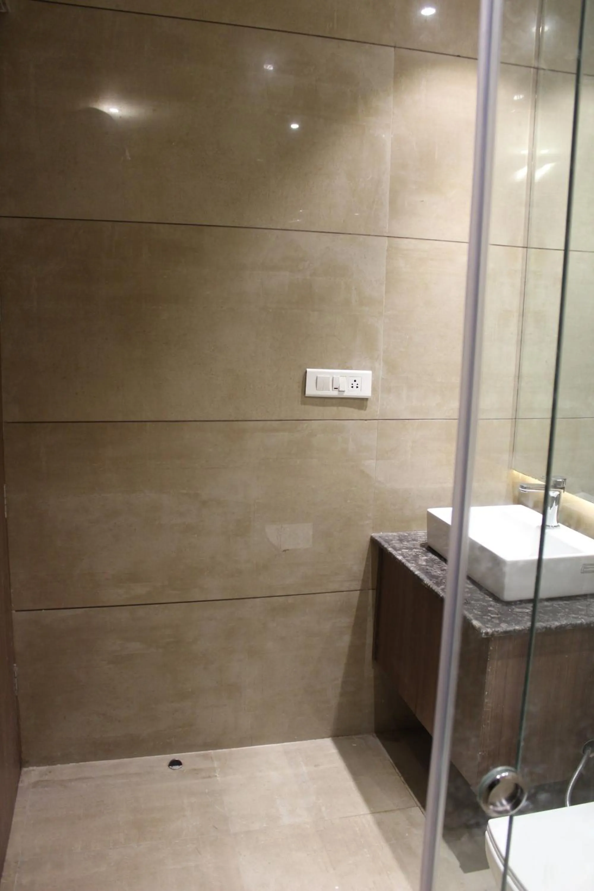 Bathroom in Mastiff Hotel, Dalhousie