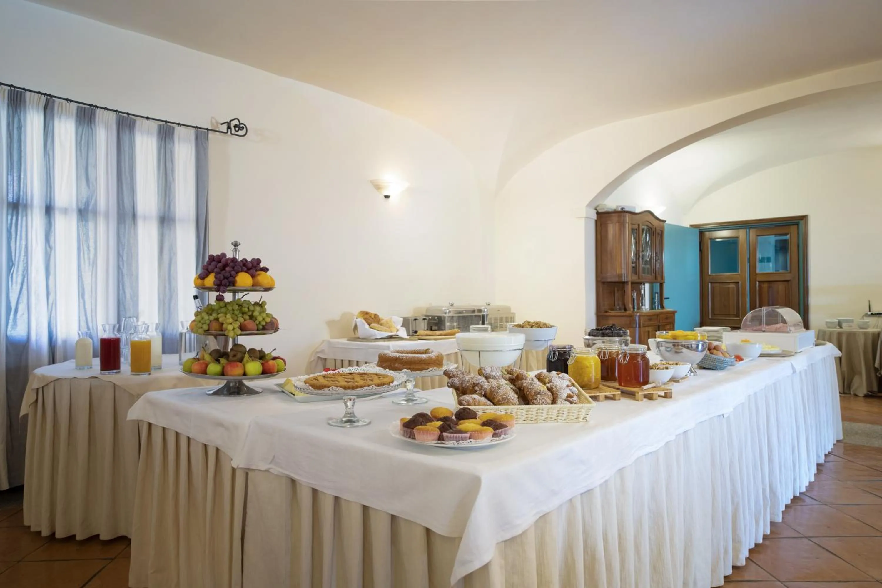 Buffet breakfast in Hotel la Torre
