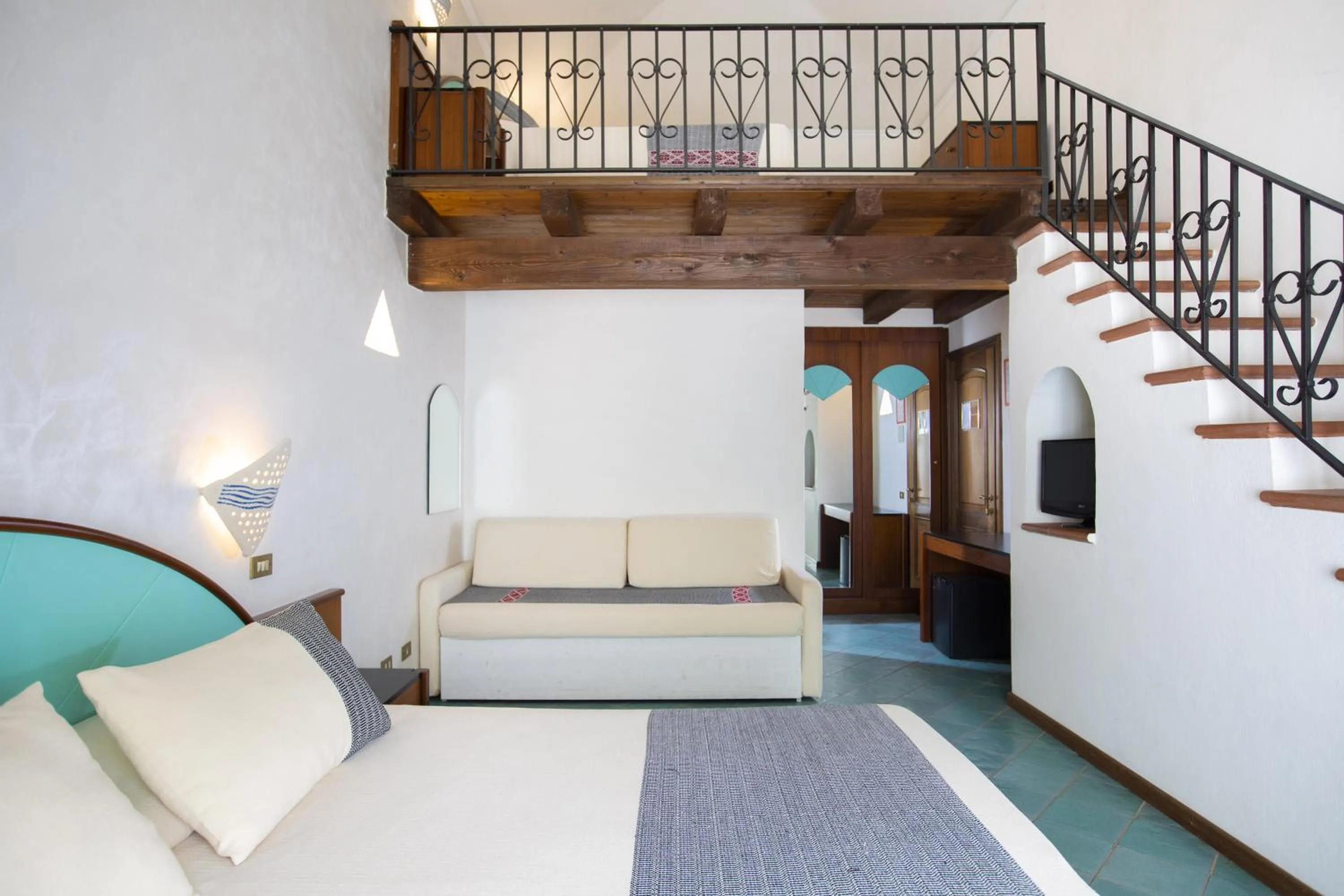 Living room, Bed in Hotel la Torre