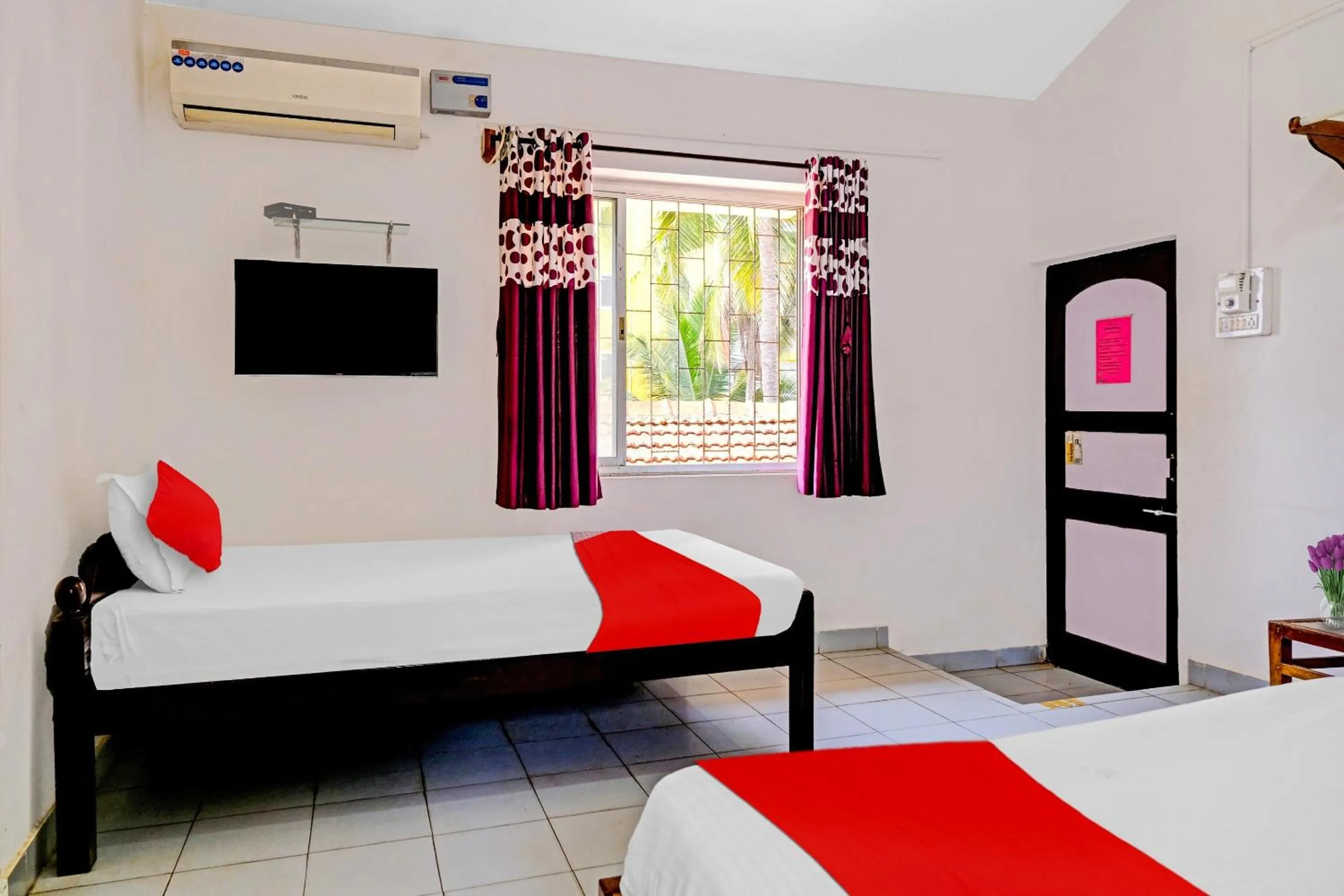 Bedroom in Hotel O Cathsil Cottages