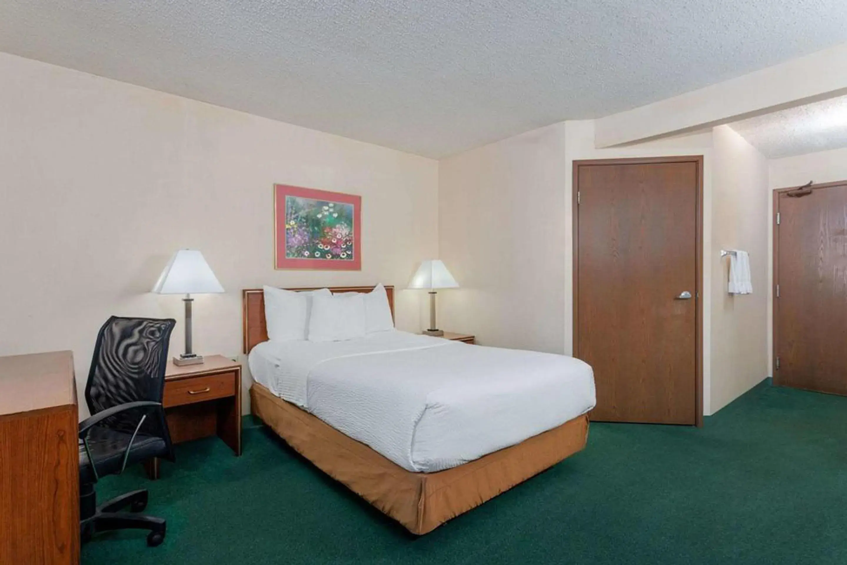 Bed in Norwood Inn & Suites Indianapolis East Post Drive