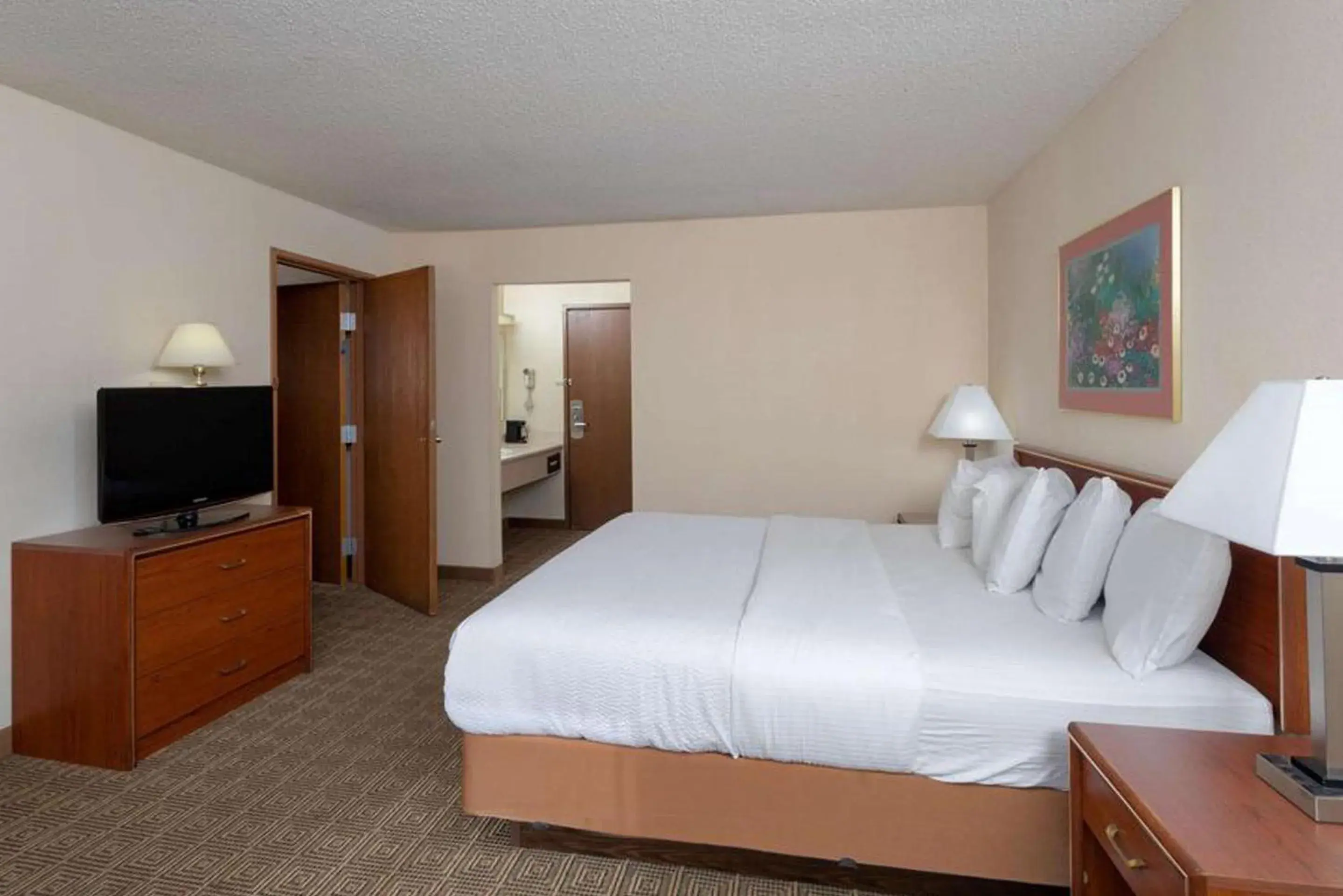 Bed in Norwood Inn & Suites Indianapolis East Post Drive