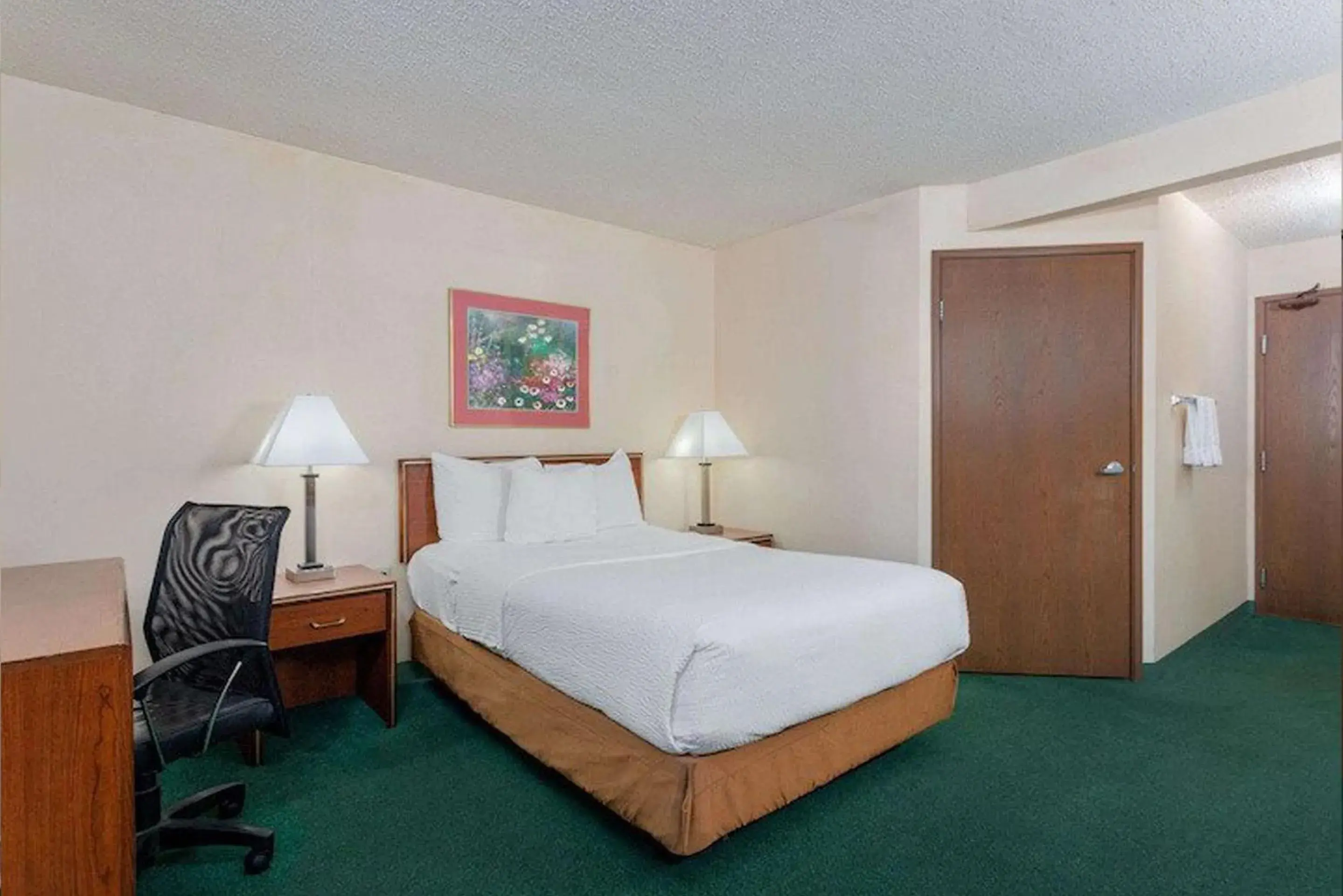 Bed in Norwood Inn & Suites Indianapolis East Post Drive