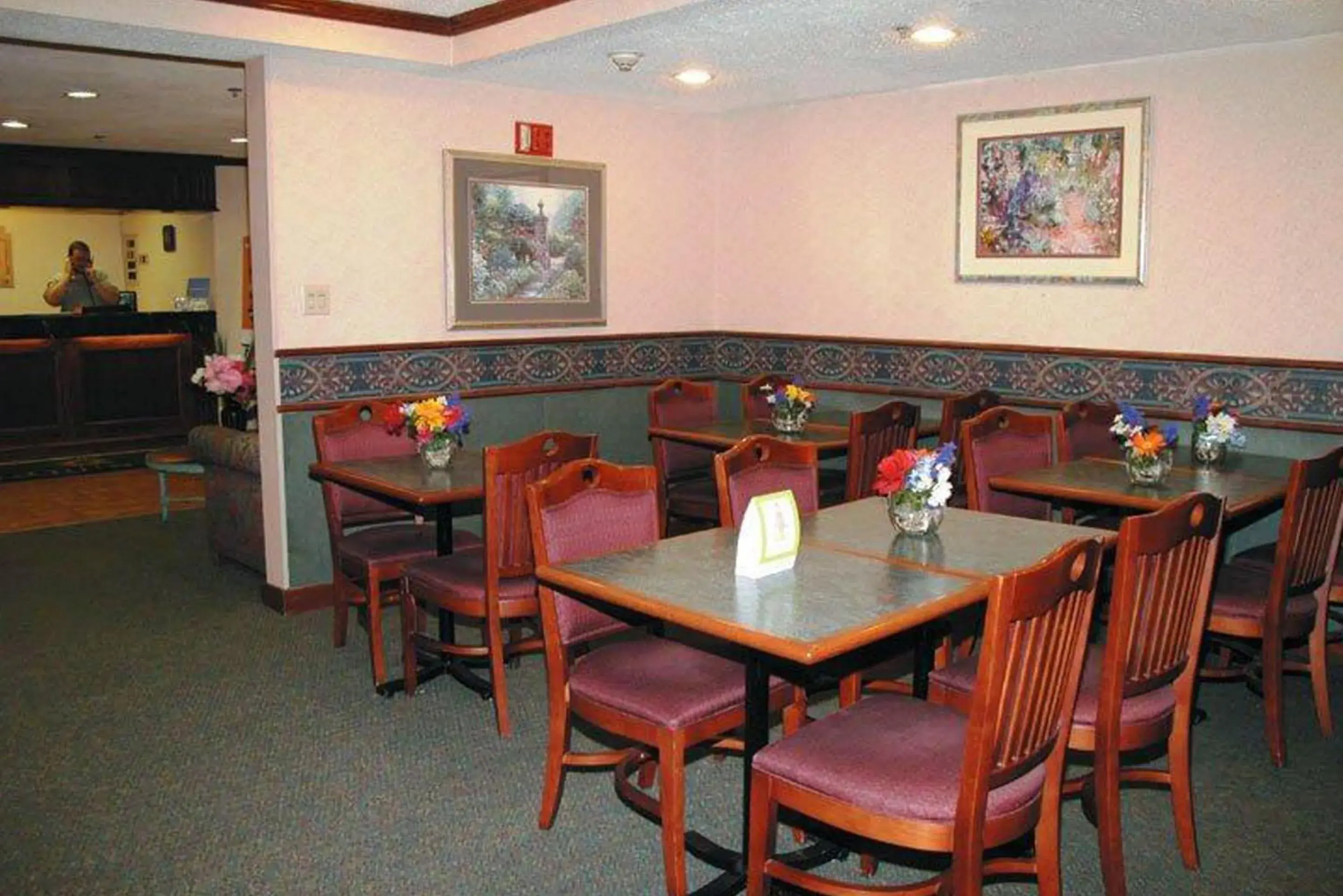 Restaurant/Places to Eat in Norwood Inn & Suites Indianapolis East Post Drive