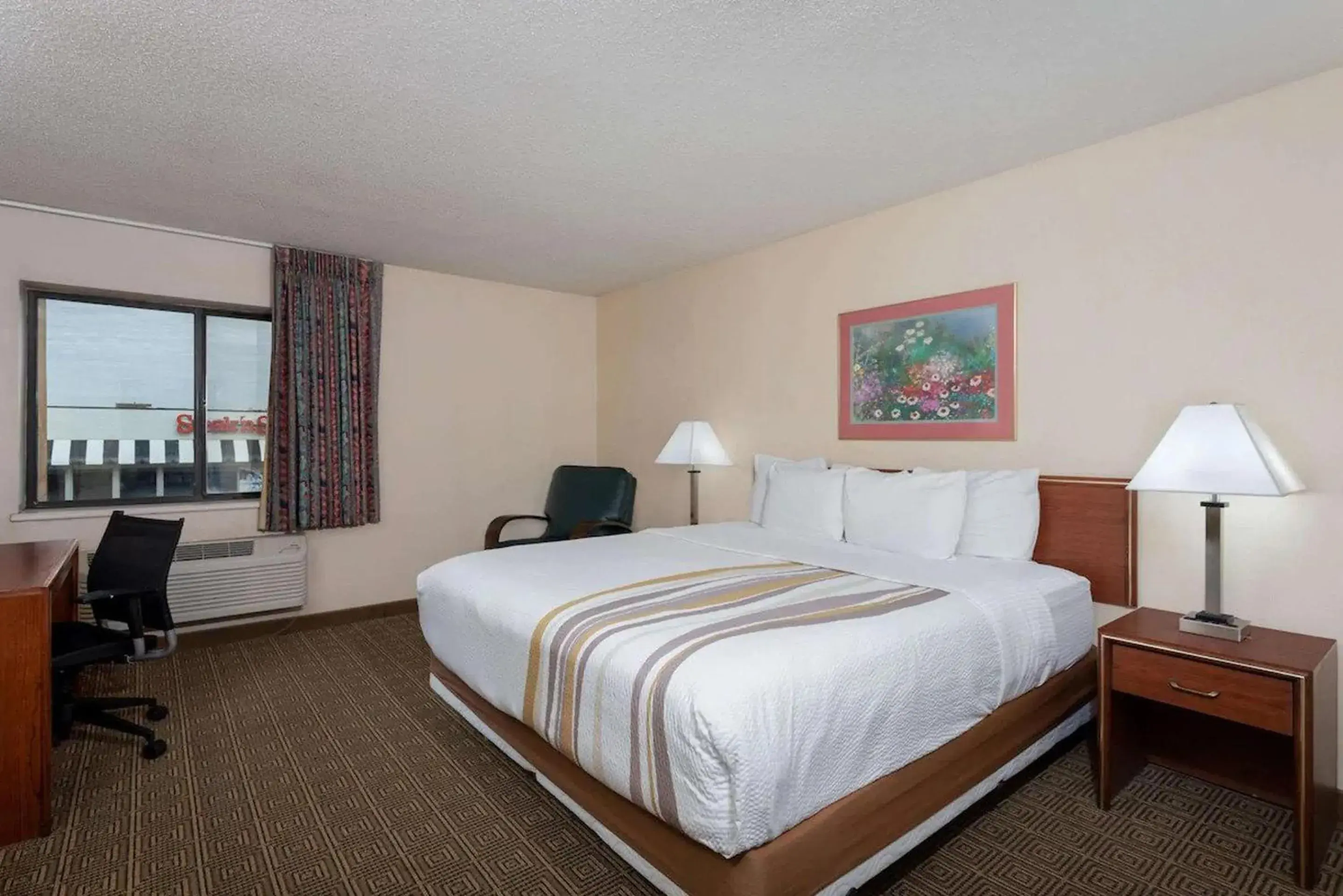 Bed in Norwood Inn & Suites Indianapolis East Post Drive