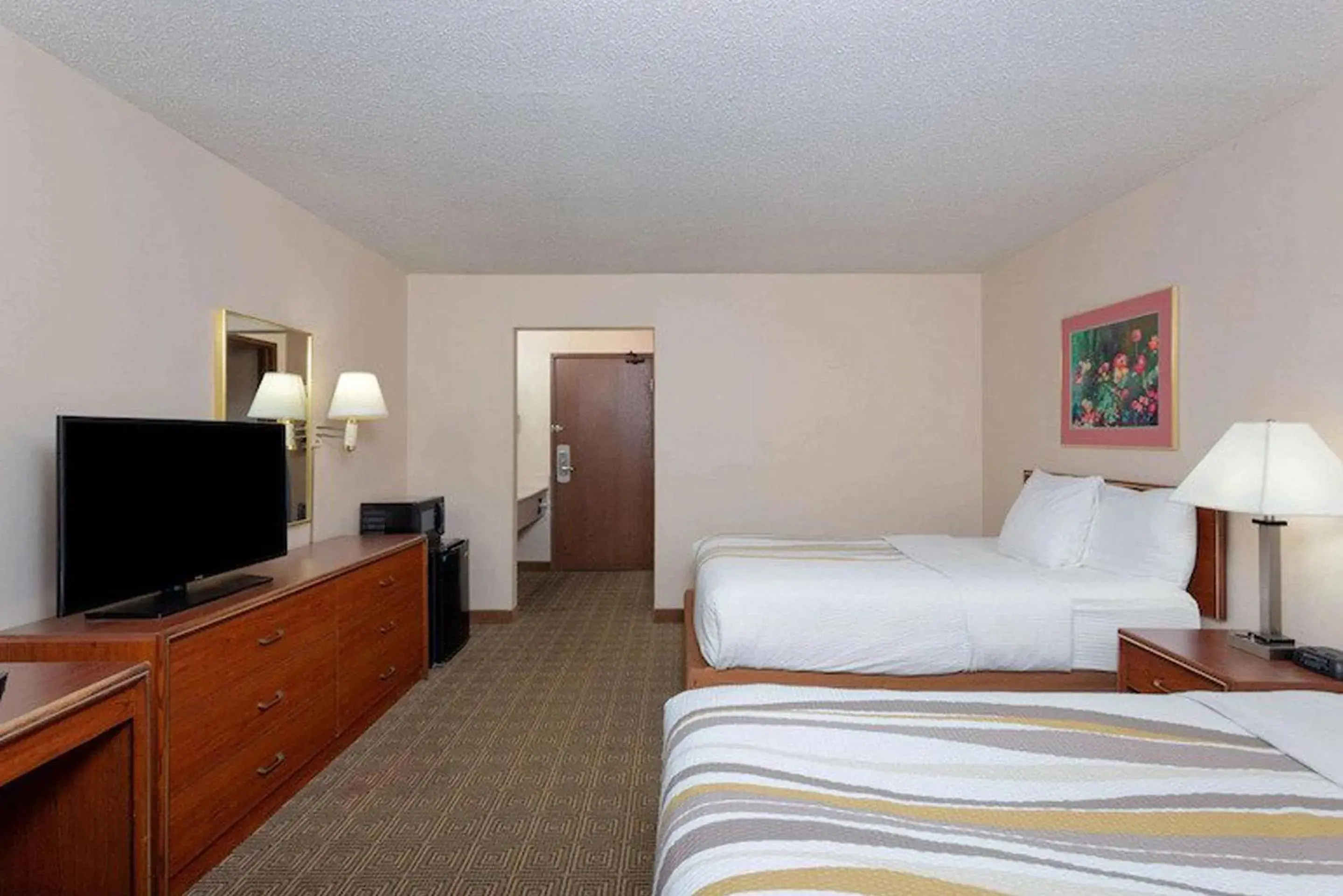 Bed in Norwood Inn & Suites Indianapolis East Post Drive