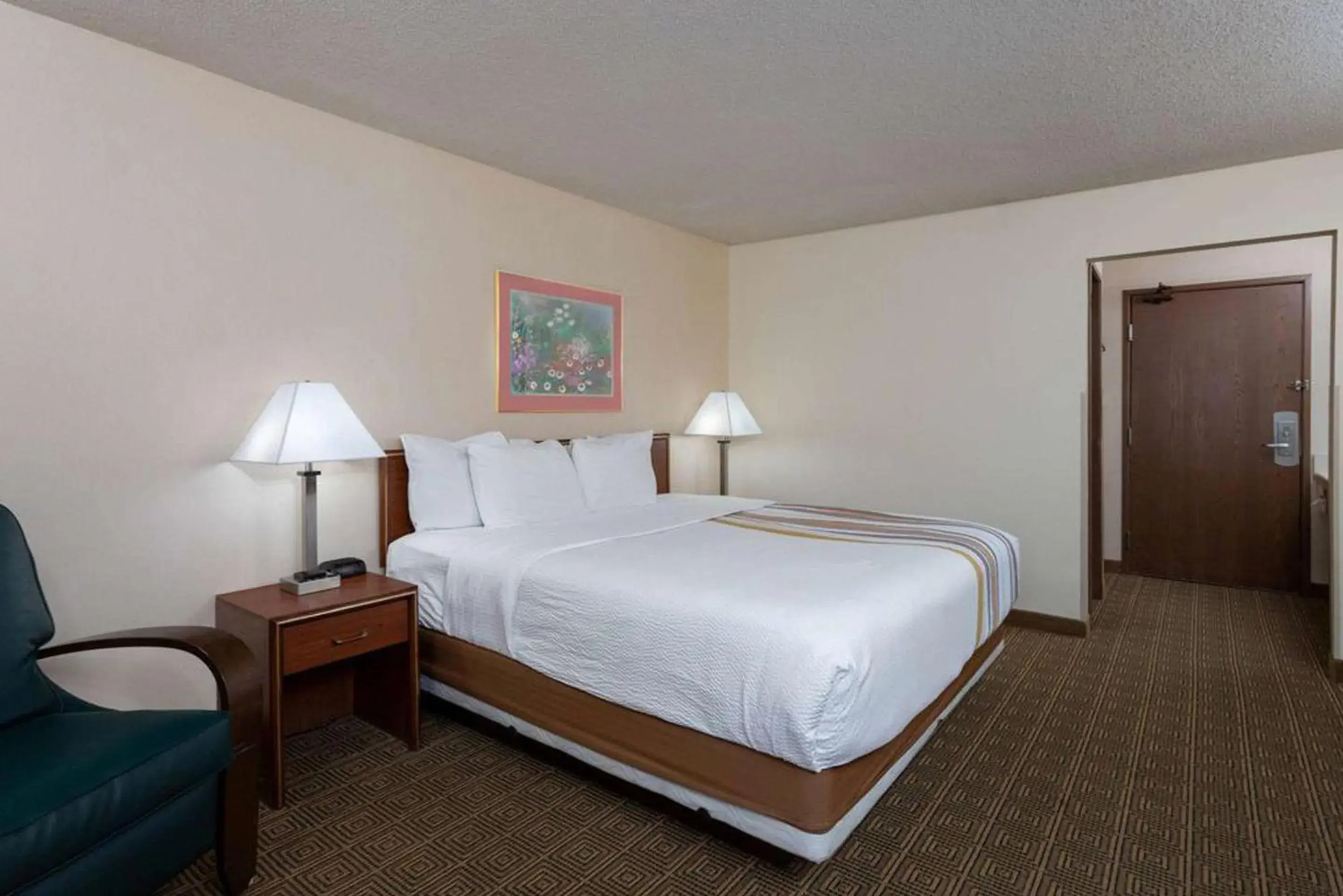 Bed in Norwood Inn & Suites Indianapolis East Post Drive