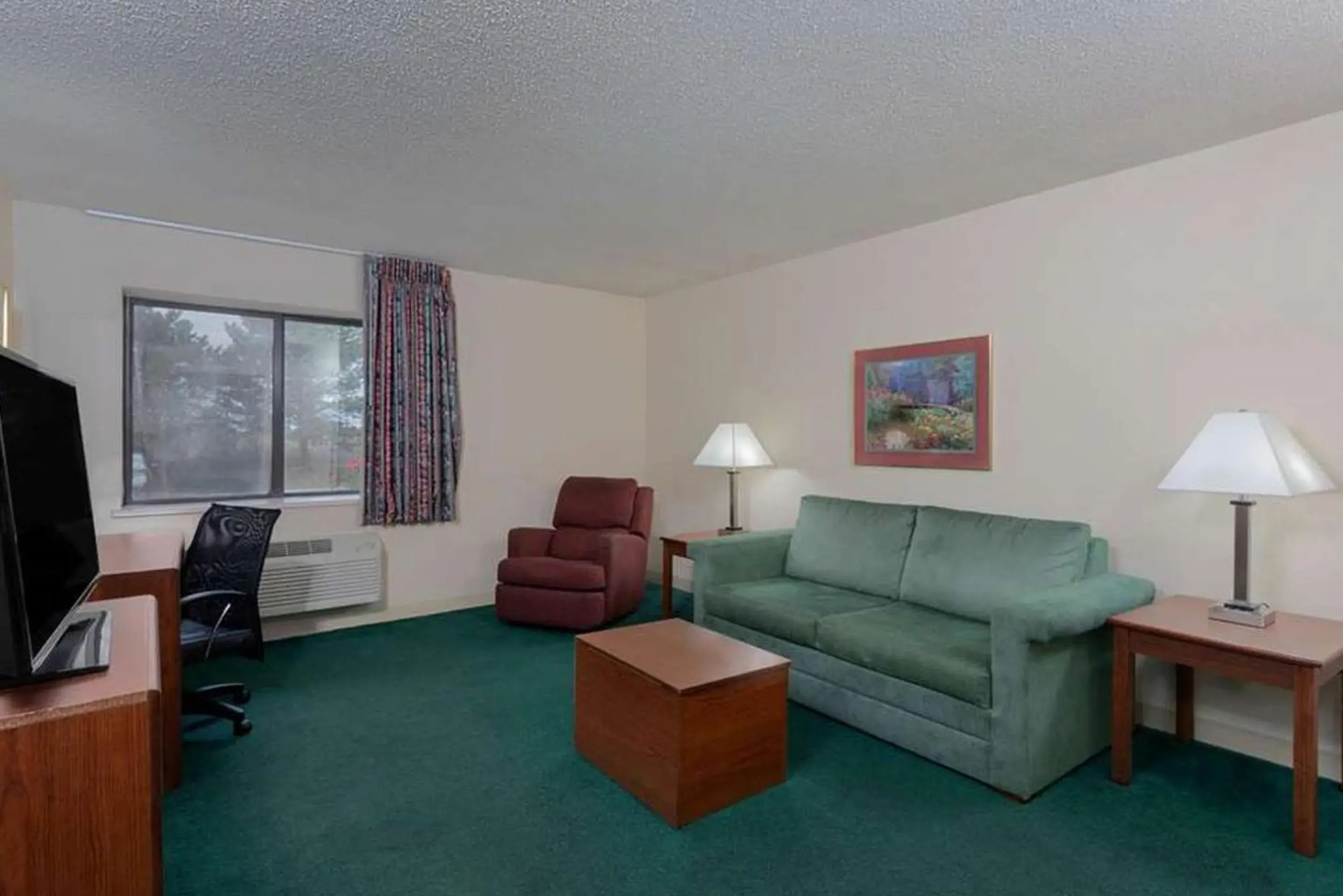 Seating Area in Norwood Inn & Suites Indianapolis East Post Drive