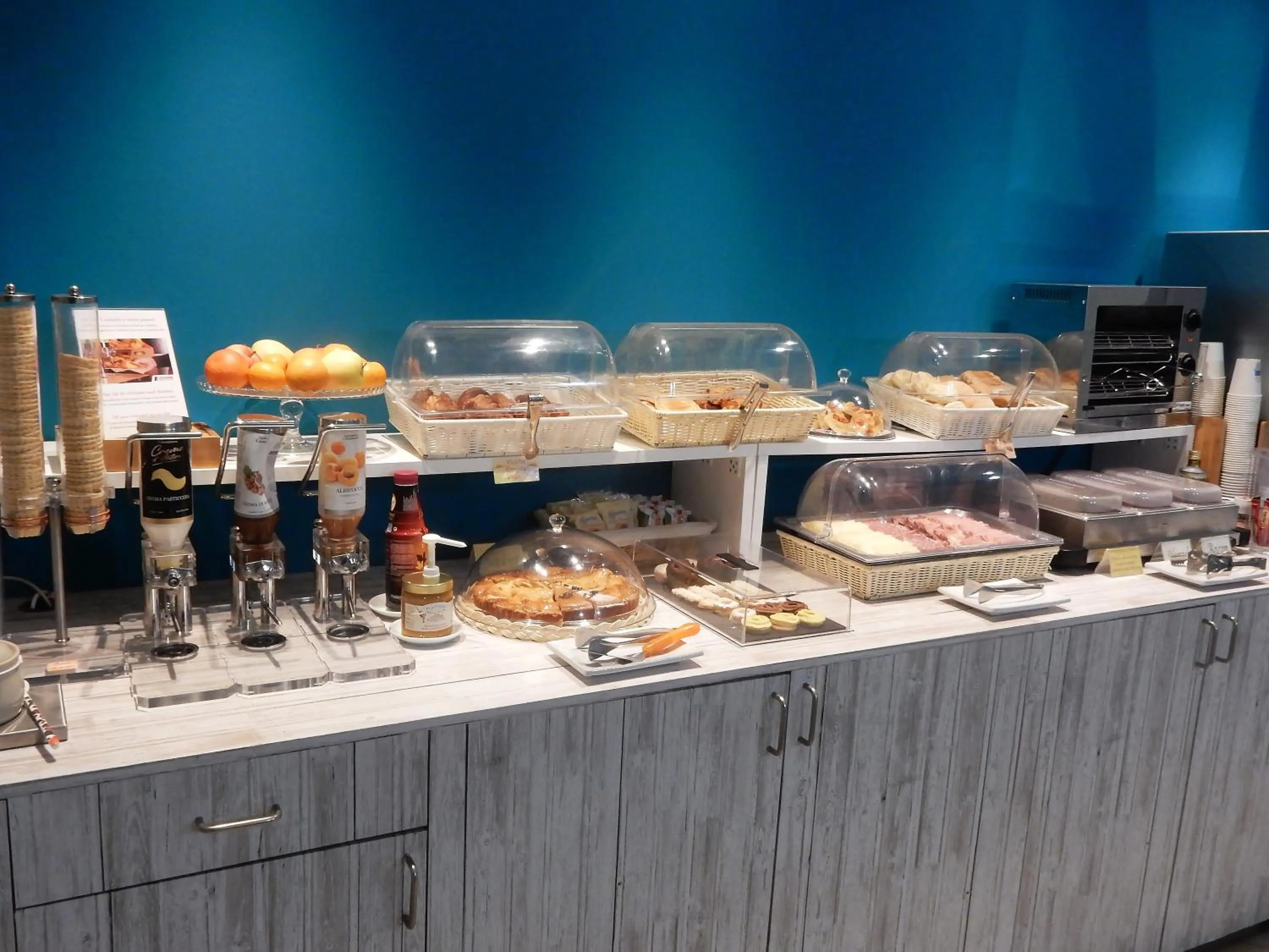 Continental breakfast in Hotel Kaly