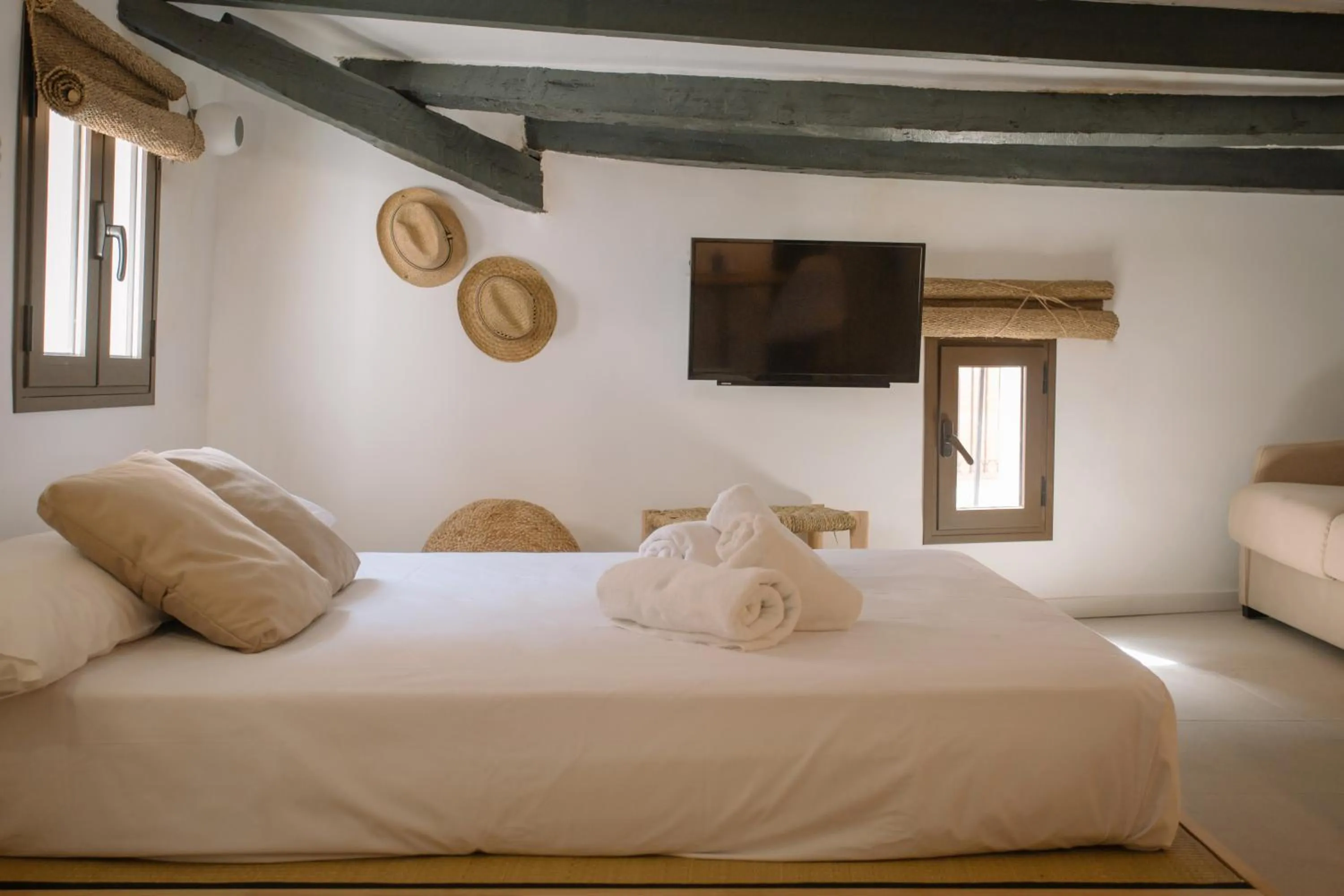 Bedroom, Bed in Mayor 36 by Seaward Suites